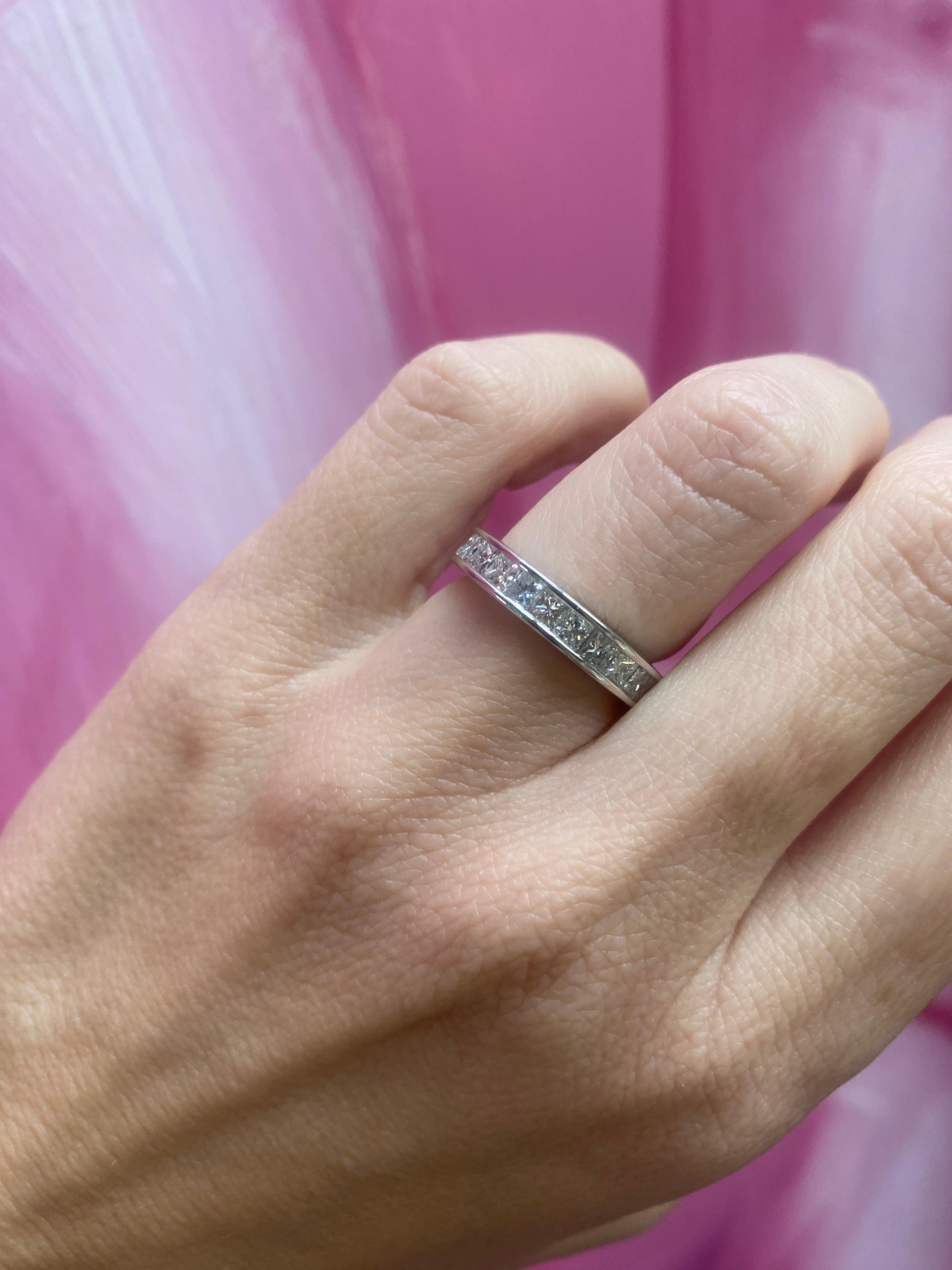3.50 Carat Total Weight Princess Cut Diamond Eternity Band en venta 8