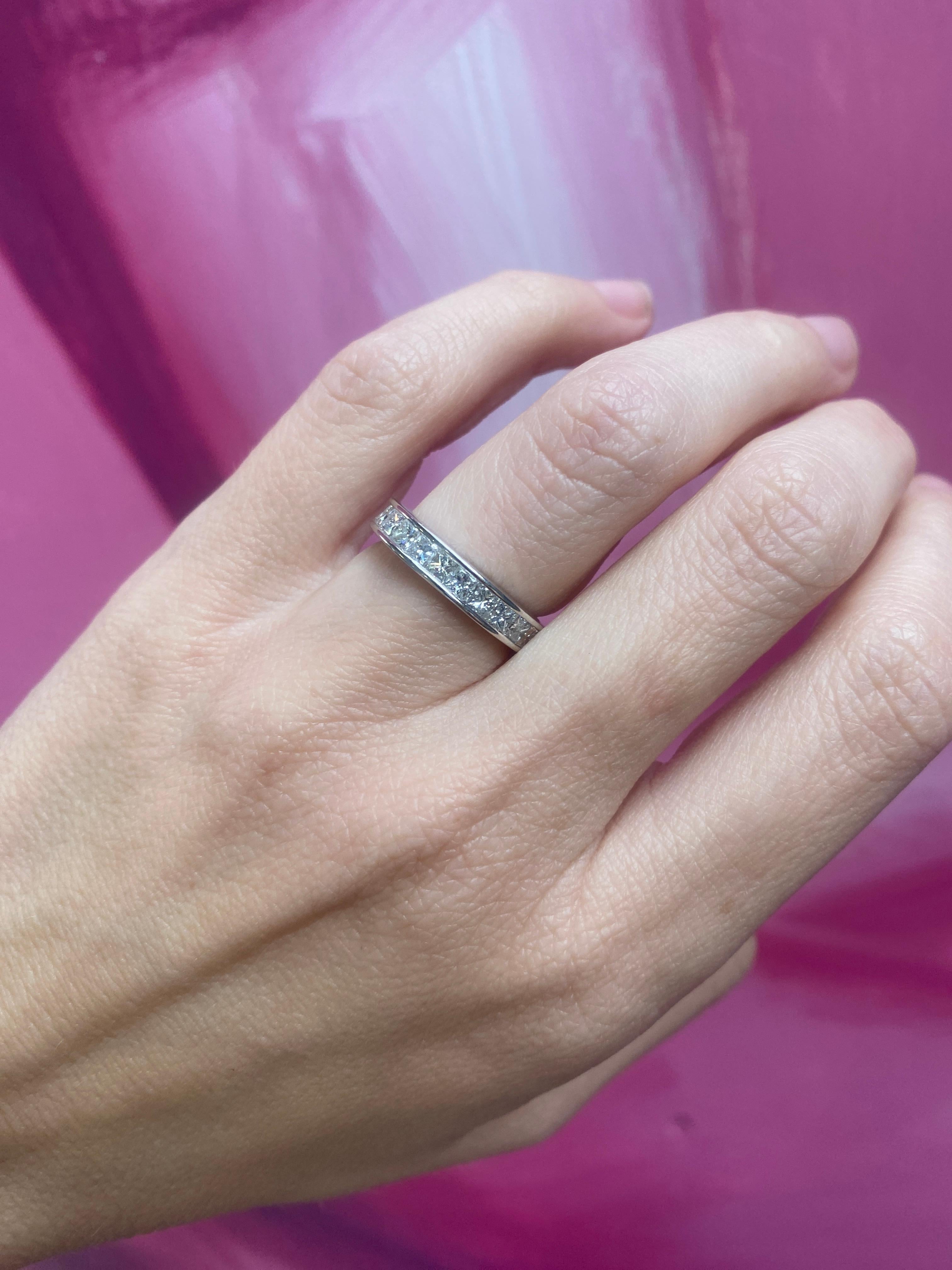 3.50 Carat Total Weight Princess Cut Diamond Eternity Band en venta 11
