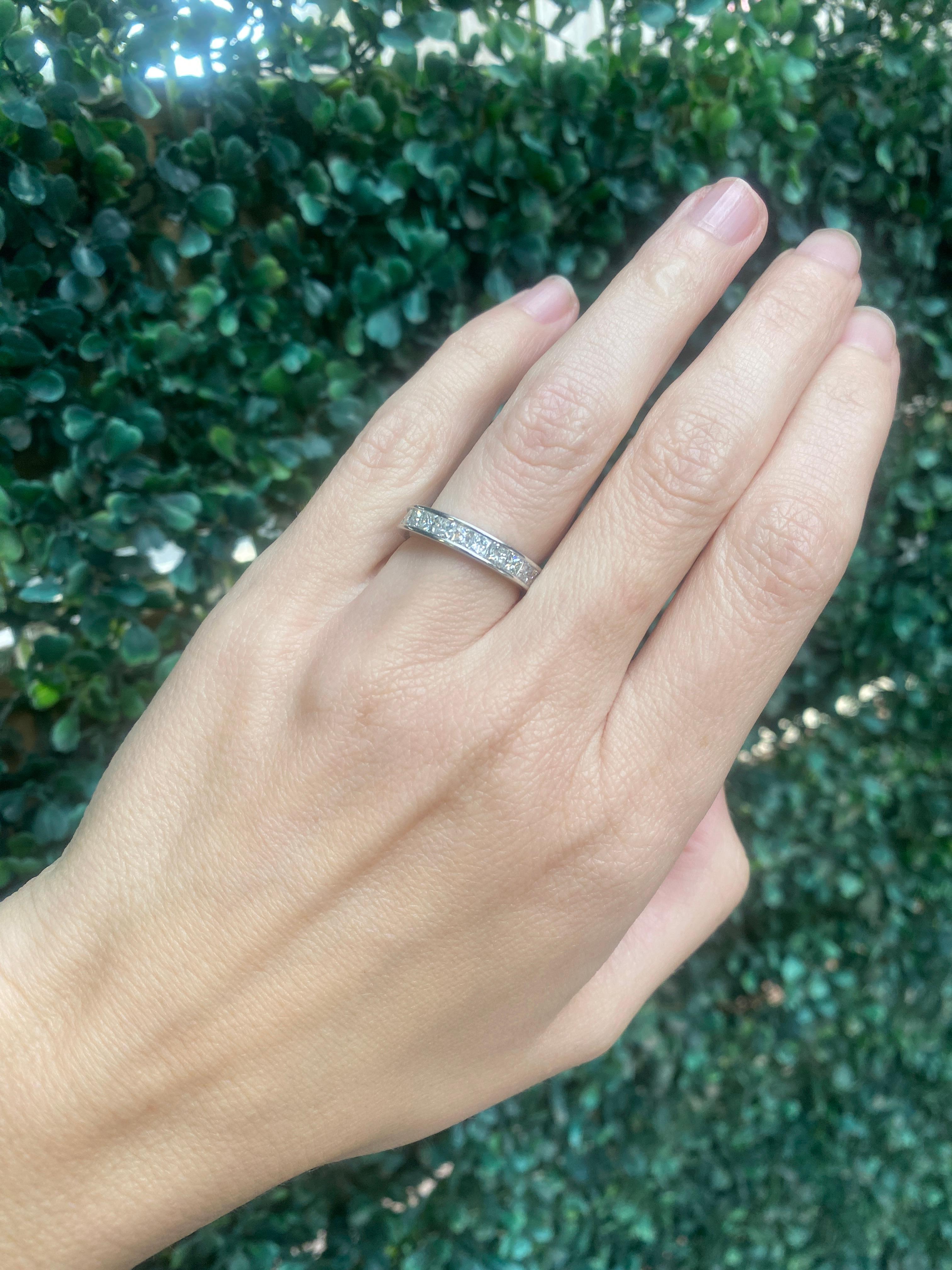 3.50 Carat Total Weight Princess Cut Diamond Eternity Band en venta 15