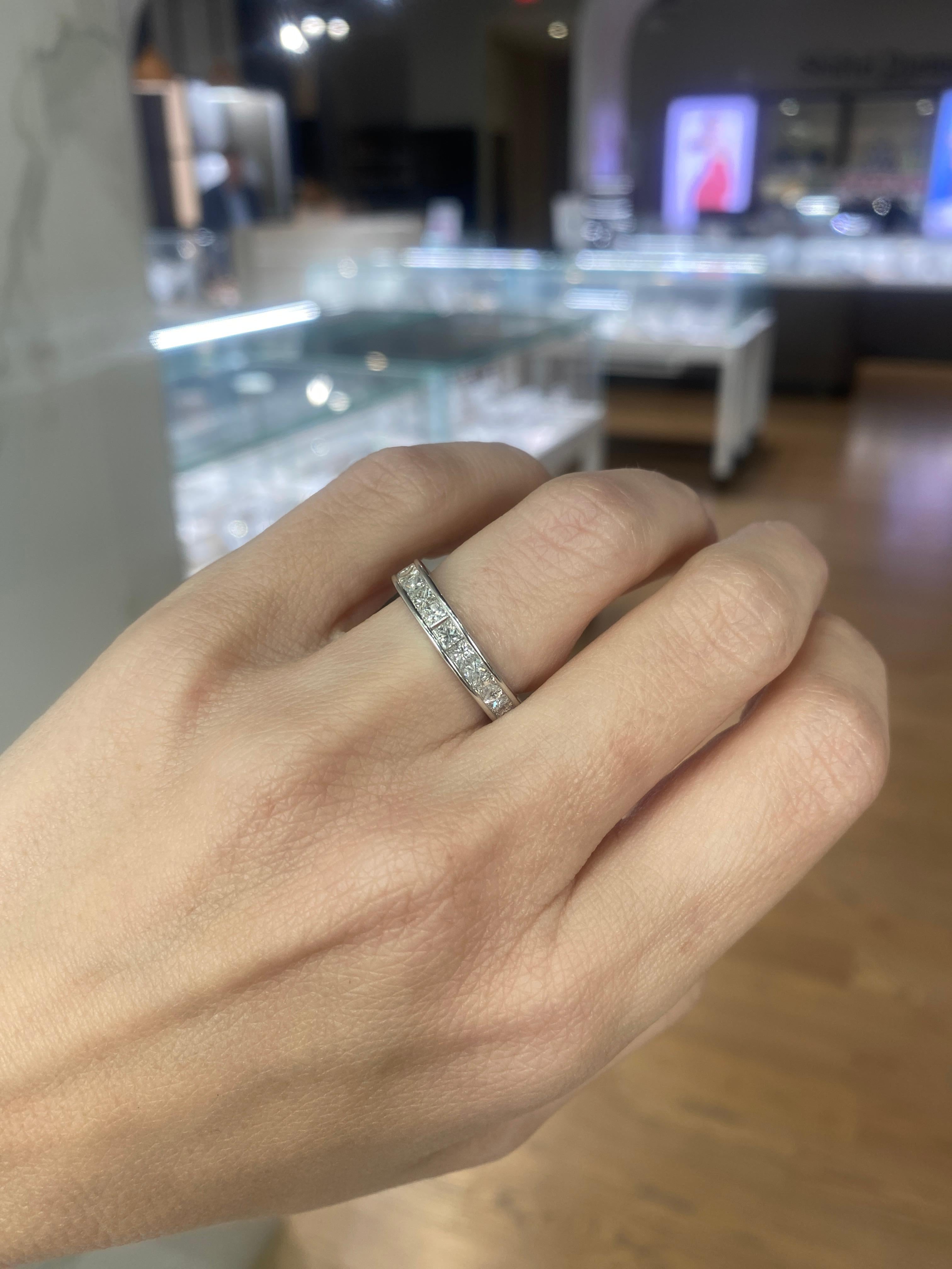 Femenino o masculino 3.50 Carat Total Weight Princess Cut Diamond Eternity Band en venta