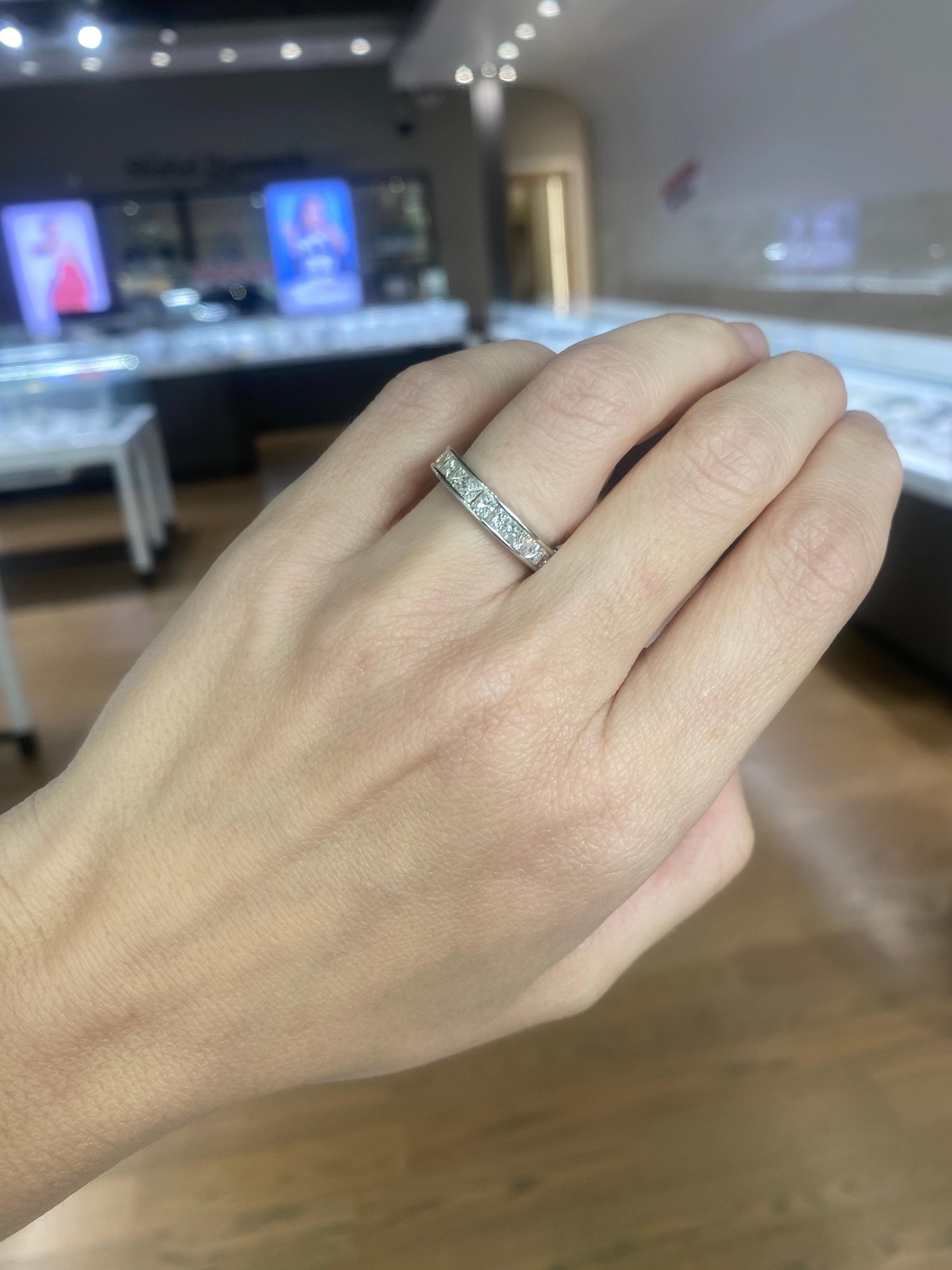 3.50 Carat Total Weight Princess Cut Diamond Eternity Band en venta 1