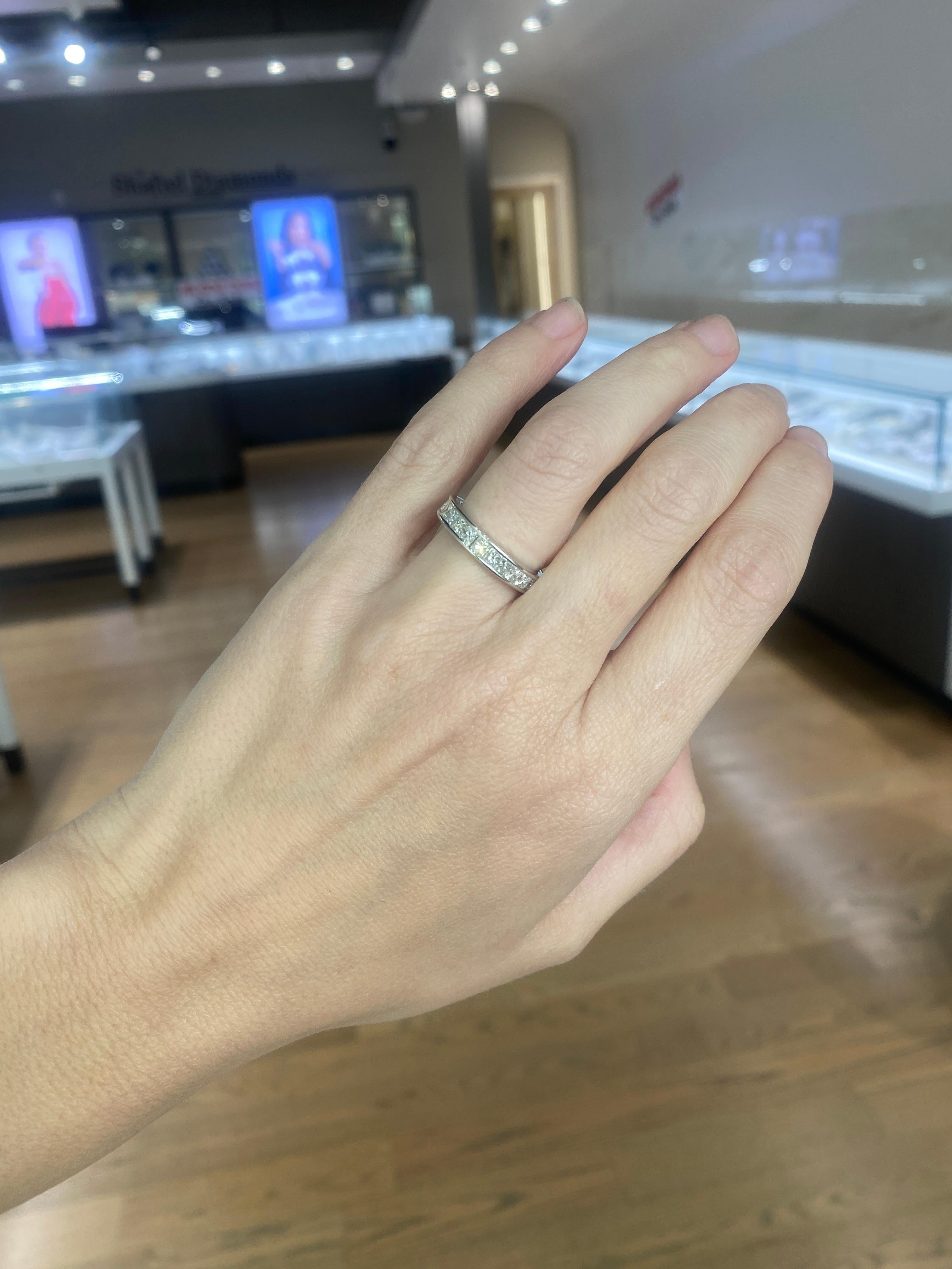 3.50 Carat Total Weight Princess Cut Diamond Eternity Band en venta 2