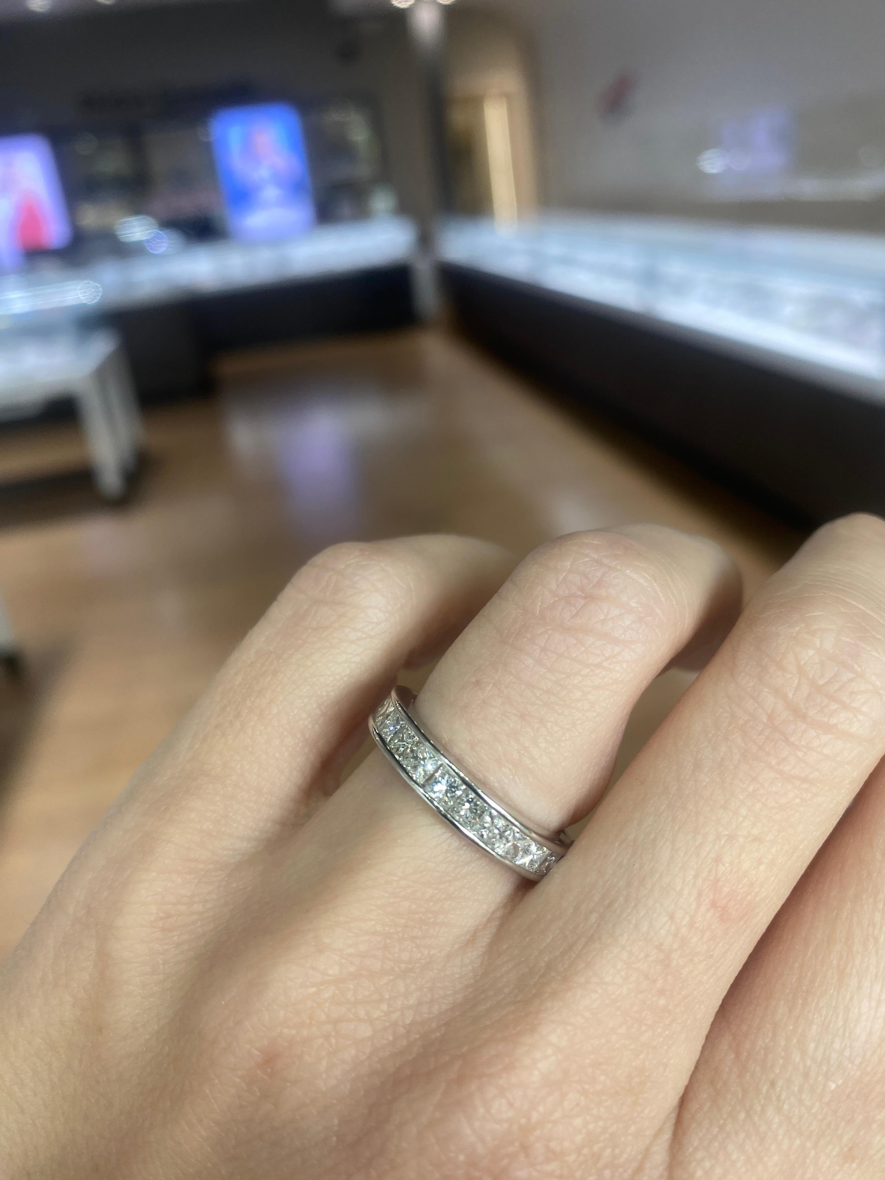3.50 Carat Total Weight Princess Cut Diamond Eternity Band en venta 3