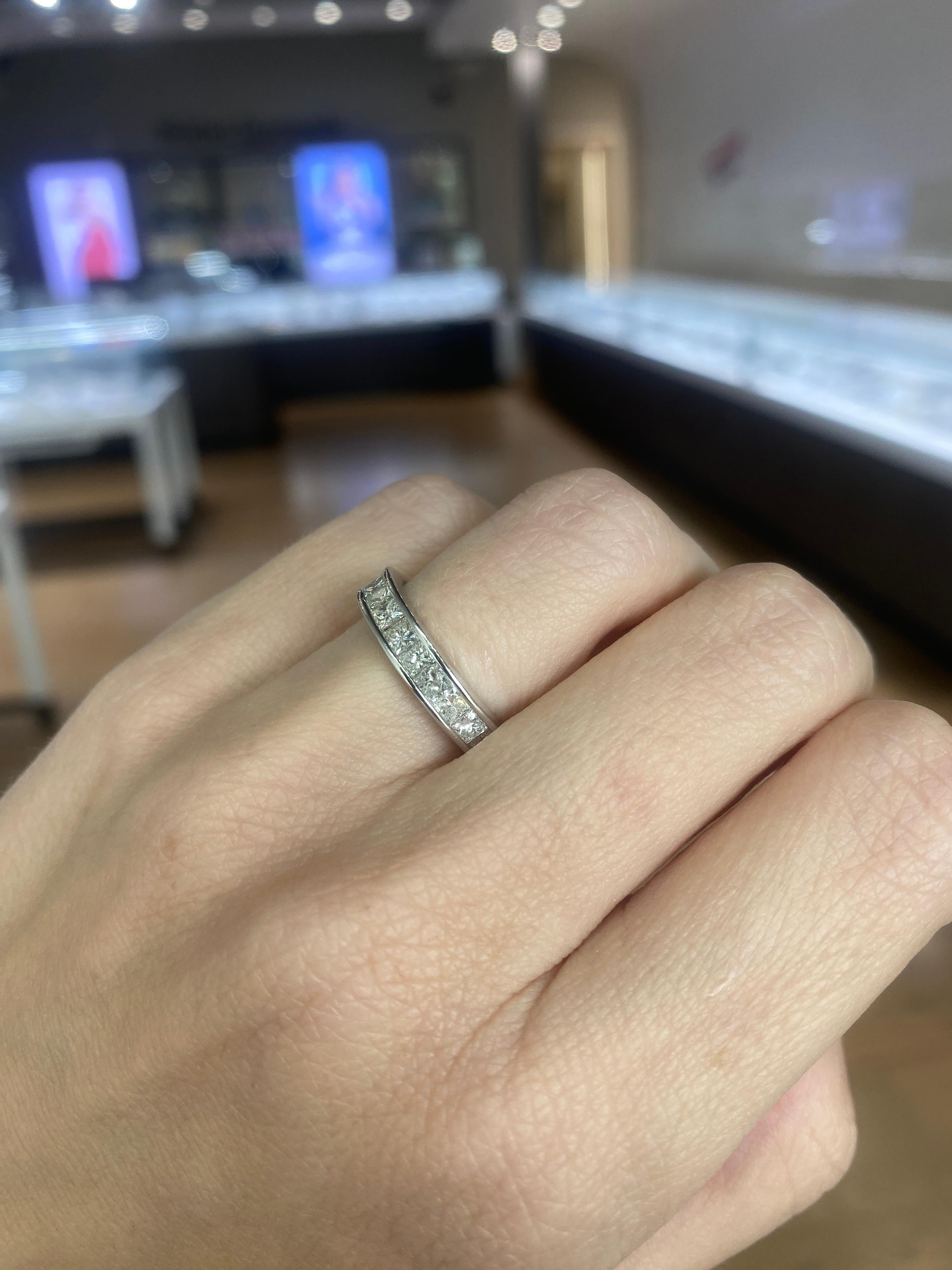 3.50 Carat Total Weight Princess Cut Diamond Eternity Band en venta 4