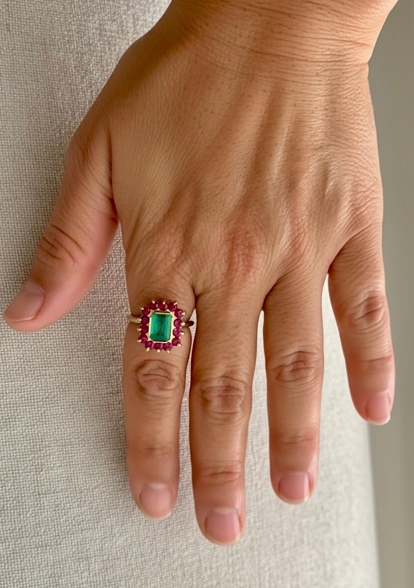 Anillo de cóctel de rubí esmeralda vintage de 3,50 quilates 18 quilates y platino Corte esmeralda en venta