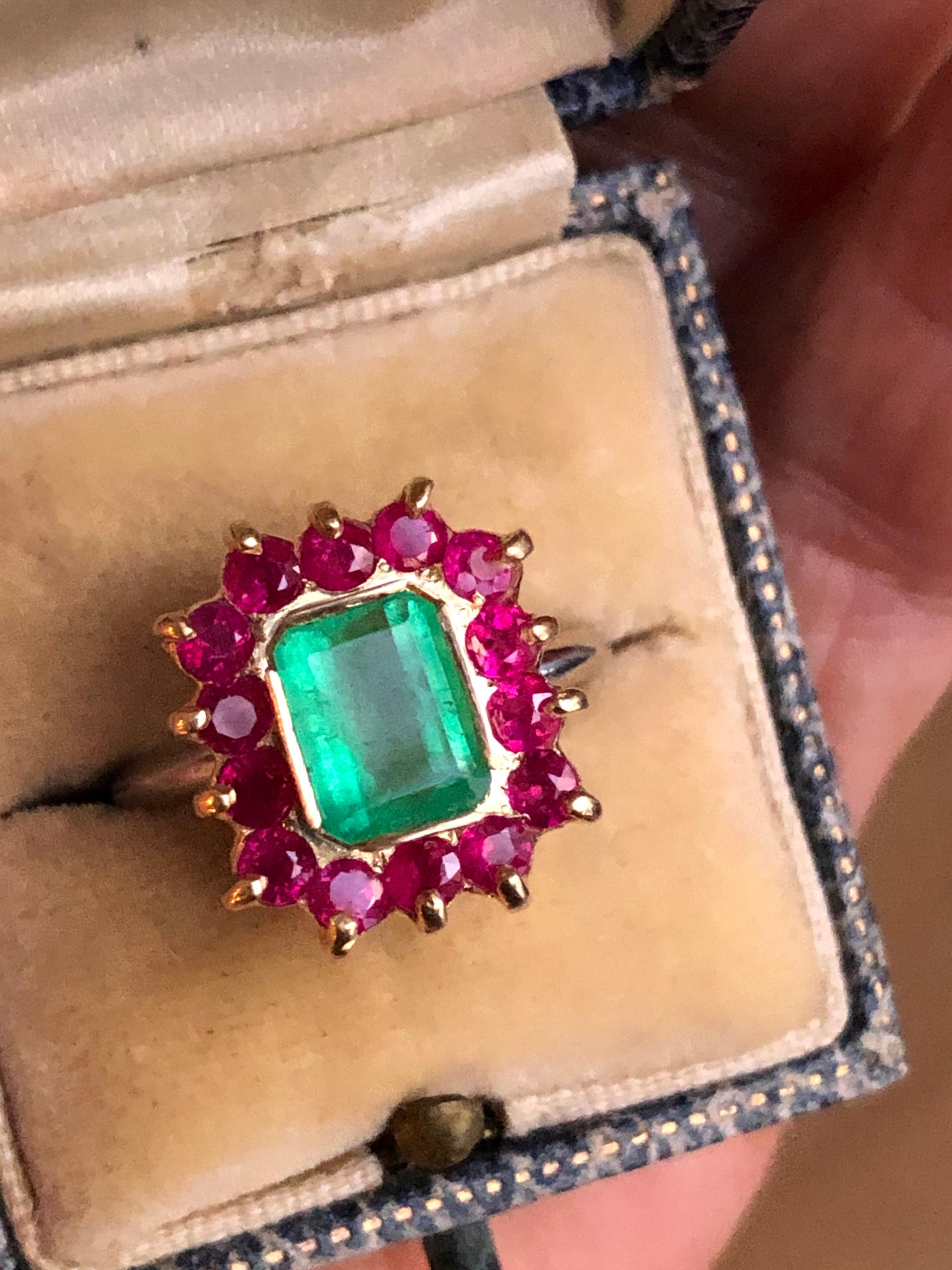 3.50 Carat Vintage Emerald Ruby Cocktail Ring 18 Karat and Platinum For Sale 7
