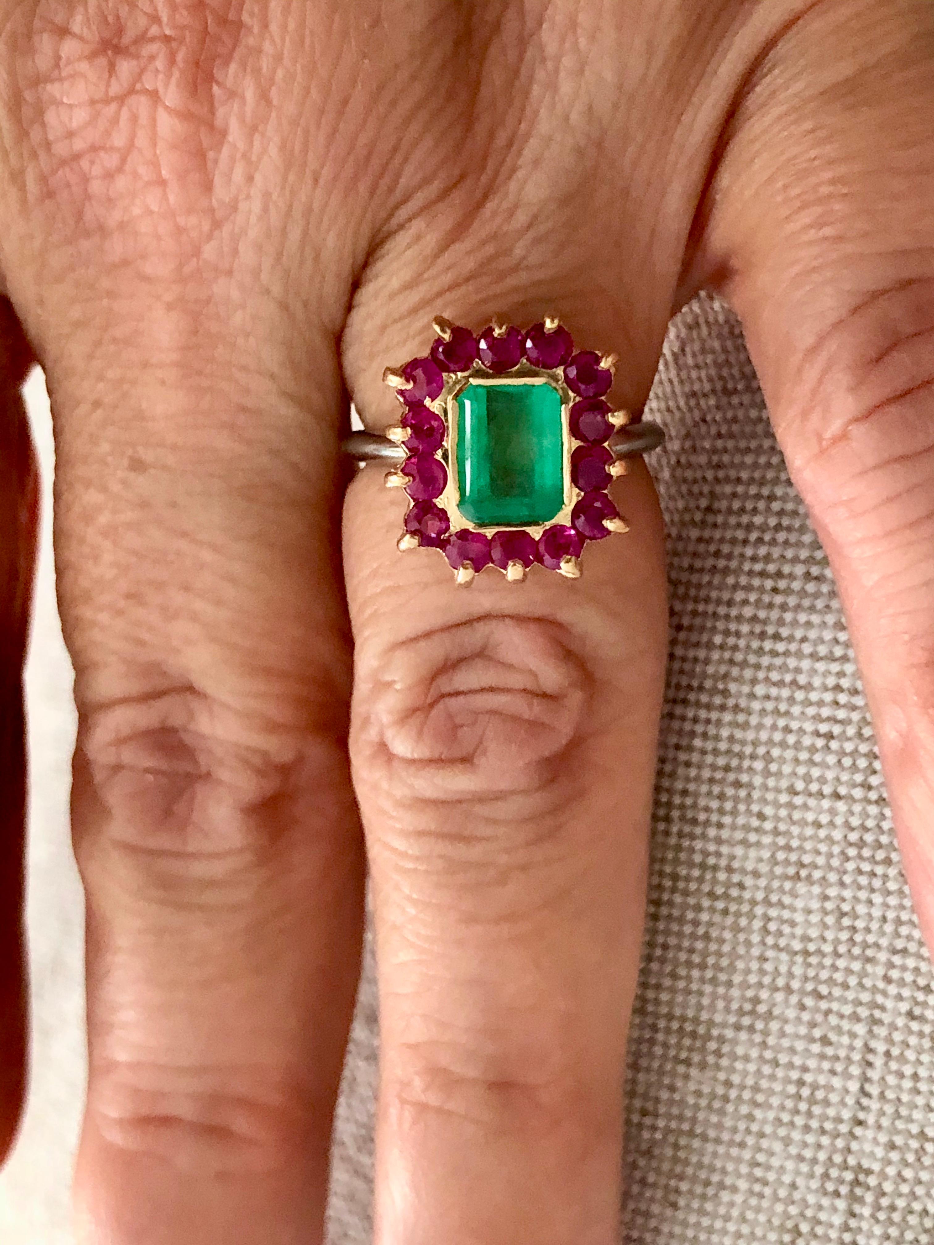 Women's 3.50 Carat Vintage Emerald Ruby Cocktail Ring 18 Karat and Platinum For Sale