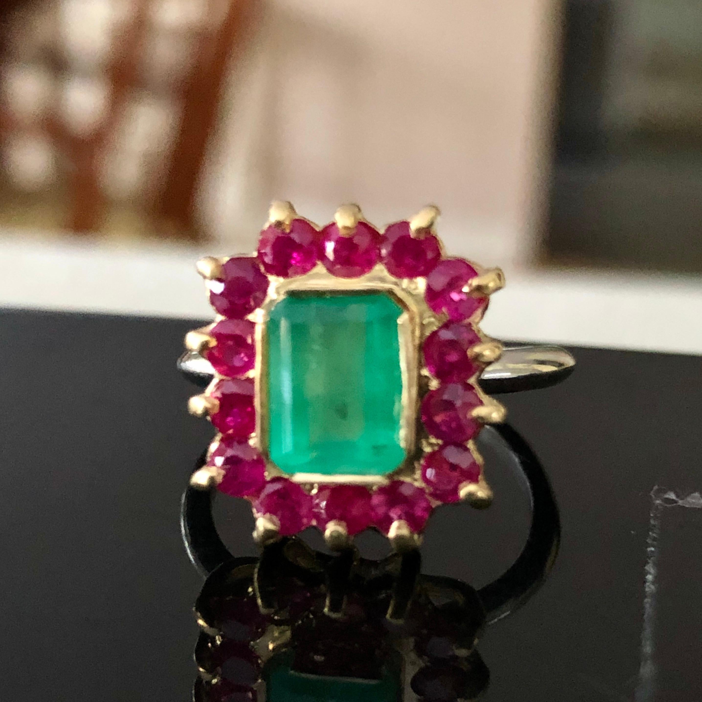 3.50 Carat Vintage Emerald Ruby Cocktail Ring 18 Karat and Platinum For Sale 4