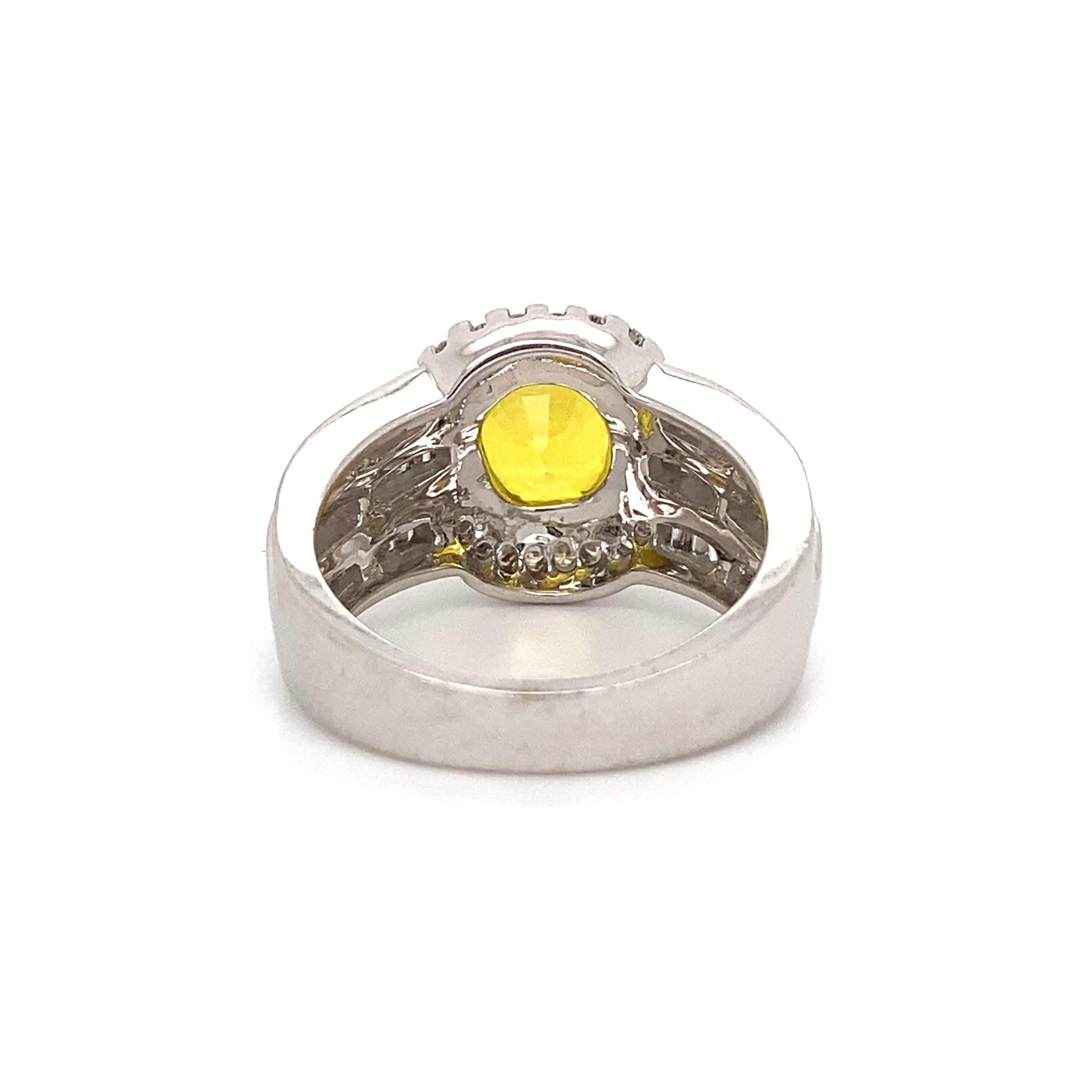 Women's Vintage 3.5 Carat Yellow Sapphire GIA and Diamond Gold Statement Ring For Sale