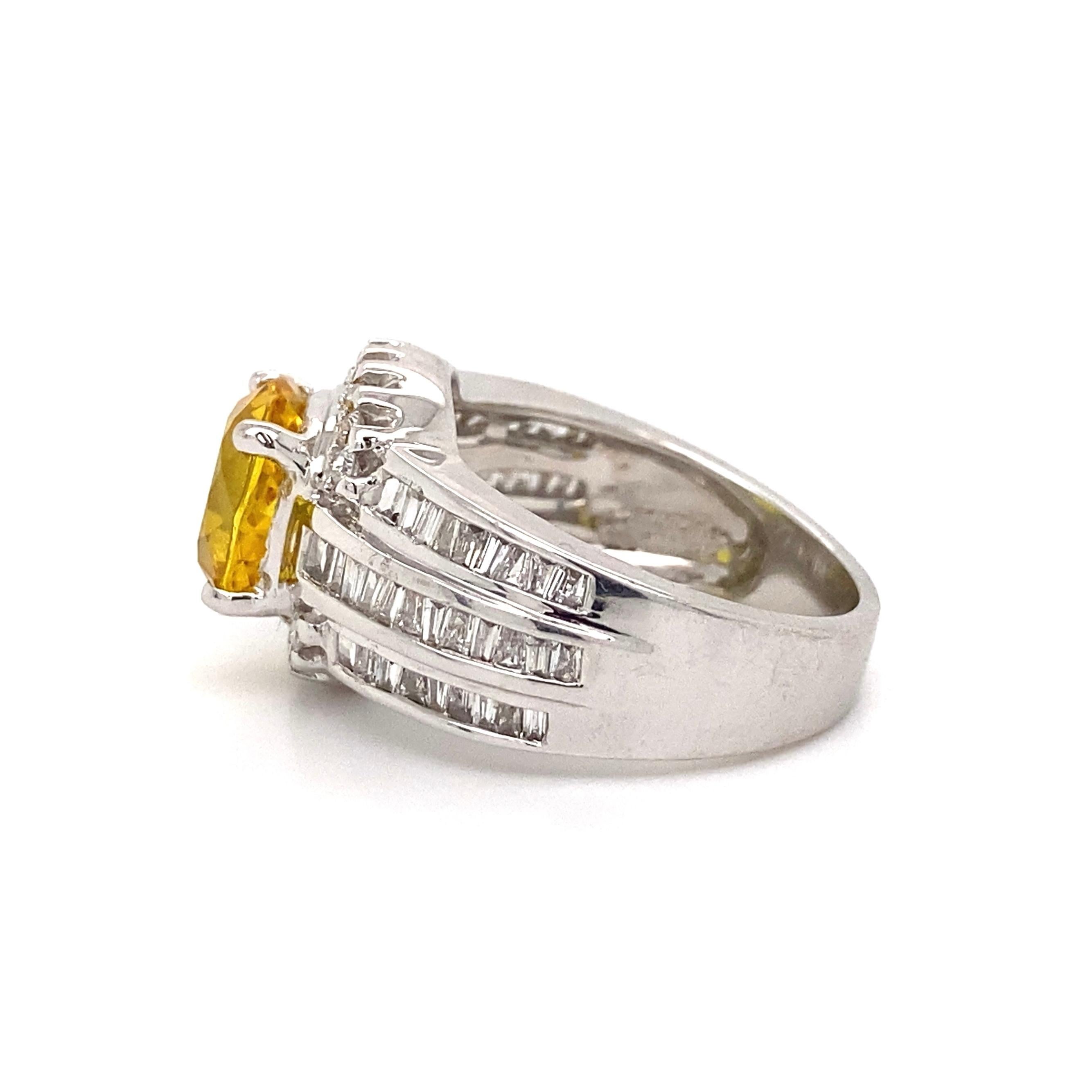Vintage 3.5 Carat Yellow Sapphire GIA and Diamond Gold Statement Ring For Sale 1