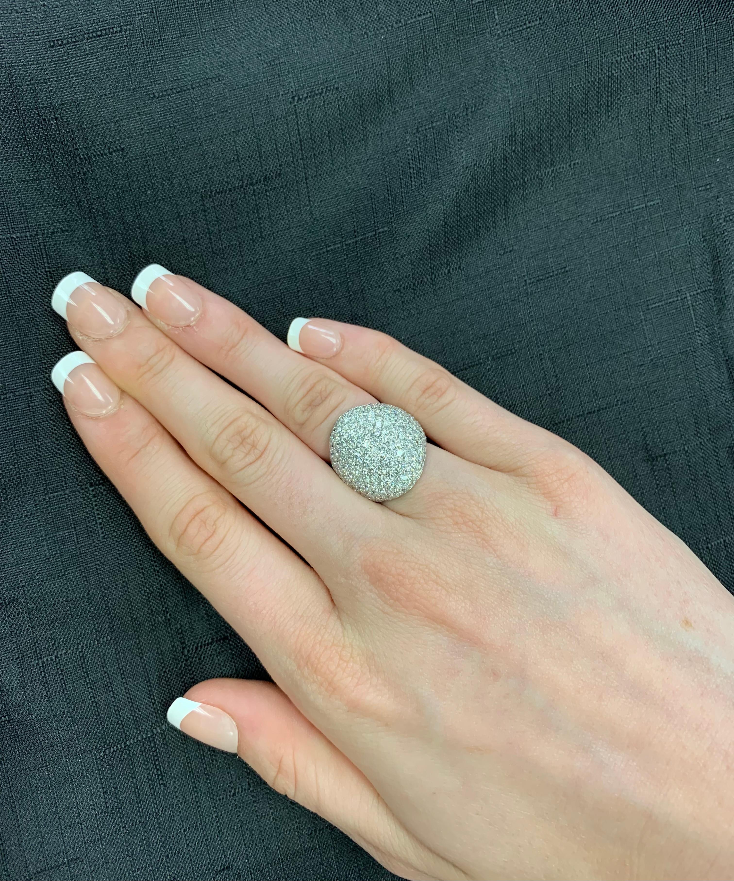 Women's or Men's 3.50 Carats 201 Round White Diamonds Bombe Cocktail Ring, 18 Karat White Gold For Sale