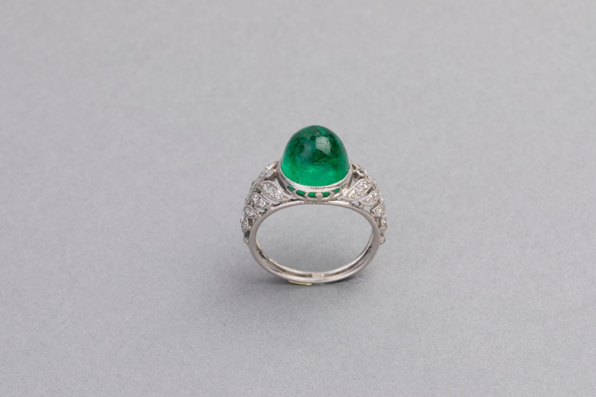 3.50 Carat Antique Colombian Emerald Ring, Platinum and Diamonds In Good Condition In Saint-Ouen, FR