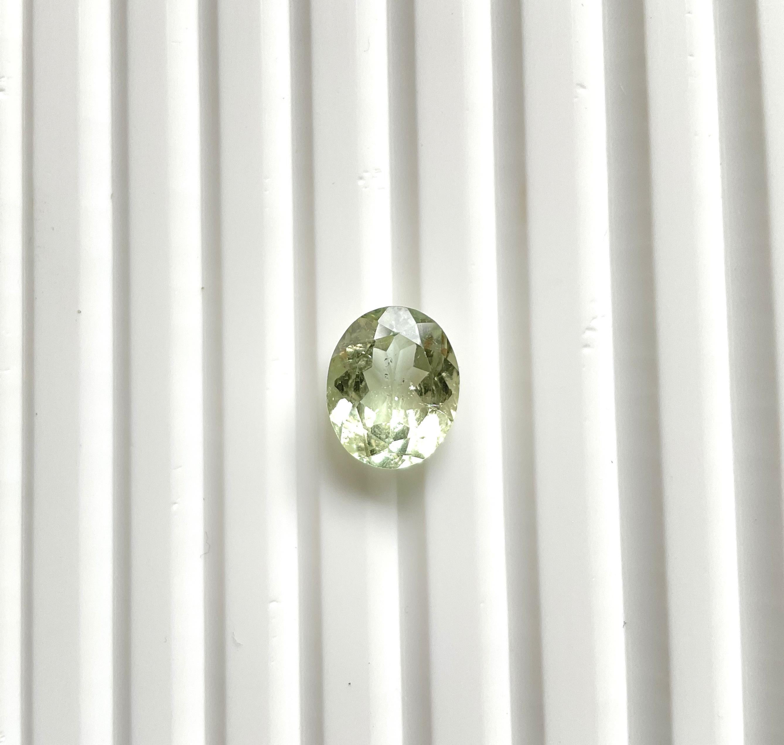 3,50 Quilates Turmalina Verde Facetada Talla Oval Gema Natural de Máxima Calidad

Piedra preciosa - Turmalina
Peso - 3,50 quilates
Forma - Ovalada
Tamaño -  11x9x5.5 MM
Piezas - 1