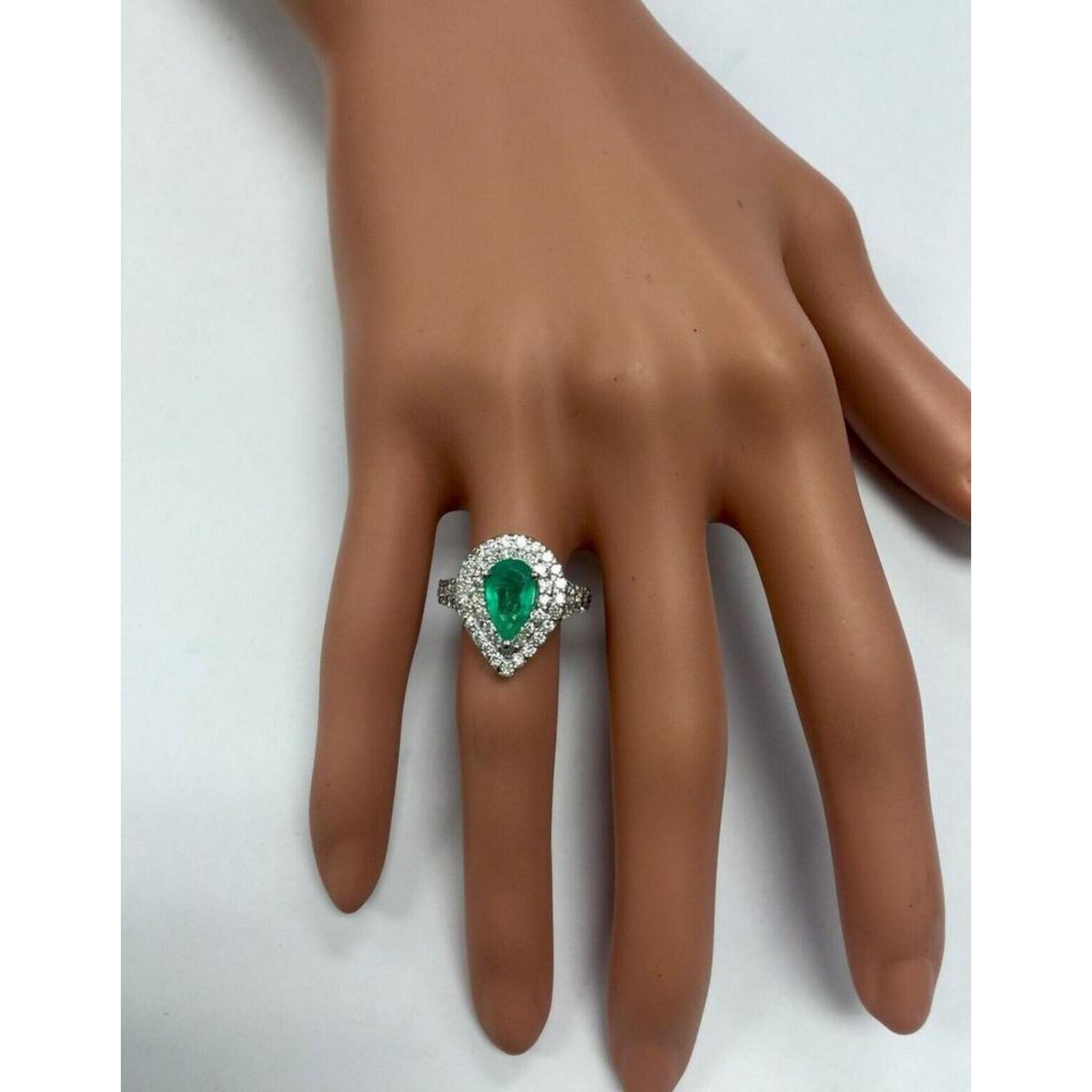 3.50 Carat Natural Colombian Emerald and Diamond 14 Karat Solid White Gold Ring For Sale 4