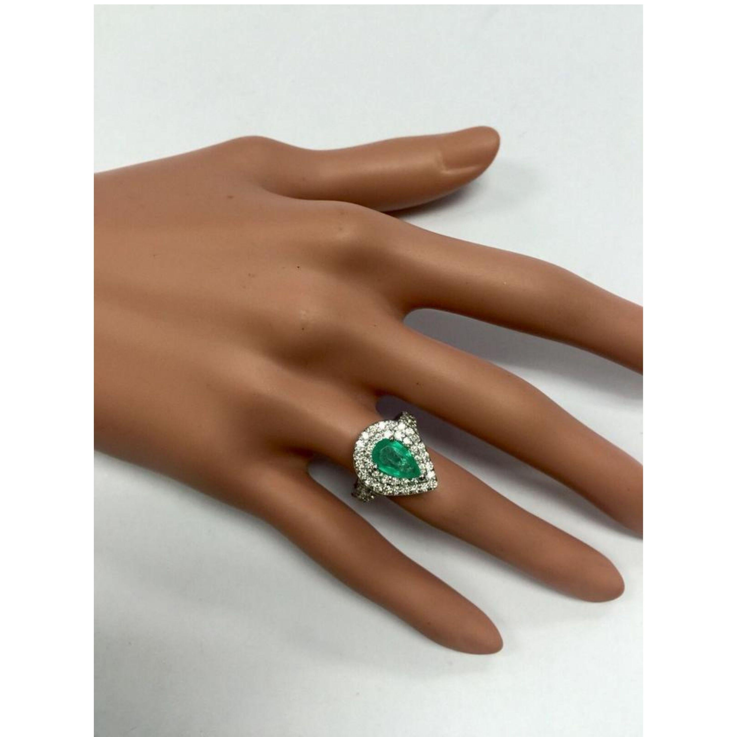 3.50 Carat Natural Colombian Emerald and Diamond 14 Karat Solid White Gold Ring For Sale 2