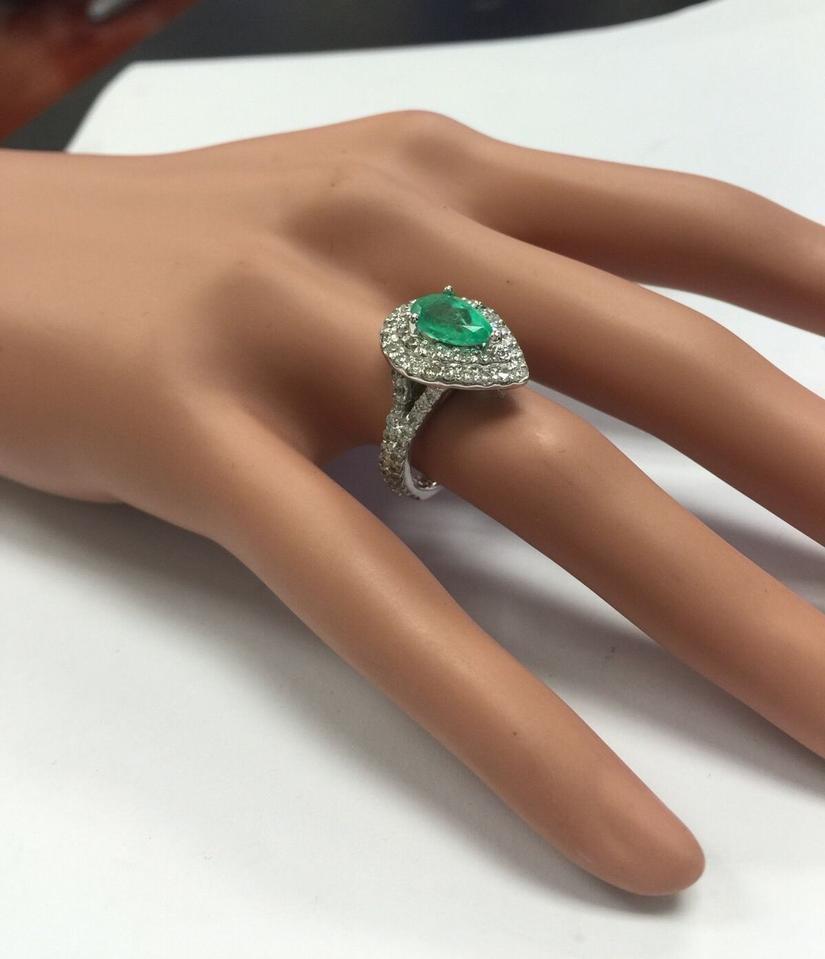 3.50 Carat Natural Colombian Emerald and Diamond 14 Karat Solid White Gold Ring For Sale 3