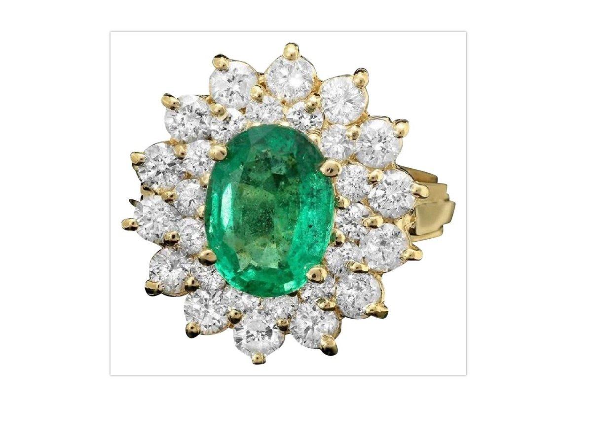 3.50 Carat Natural Emerald and Diamond 14 Karat Solid Yellow Gold Ring In New Condition For Sale In Los Angeles, CA