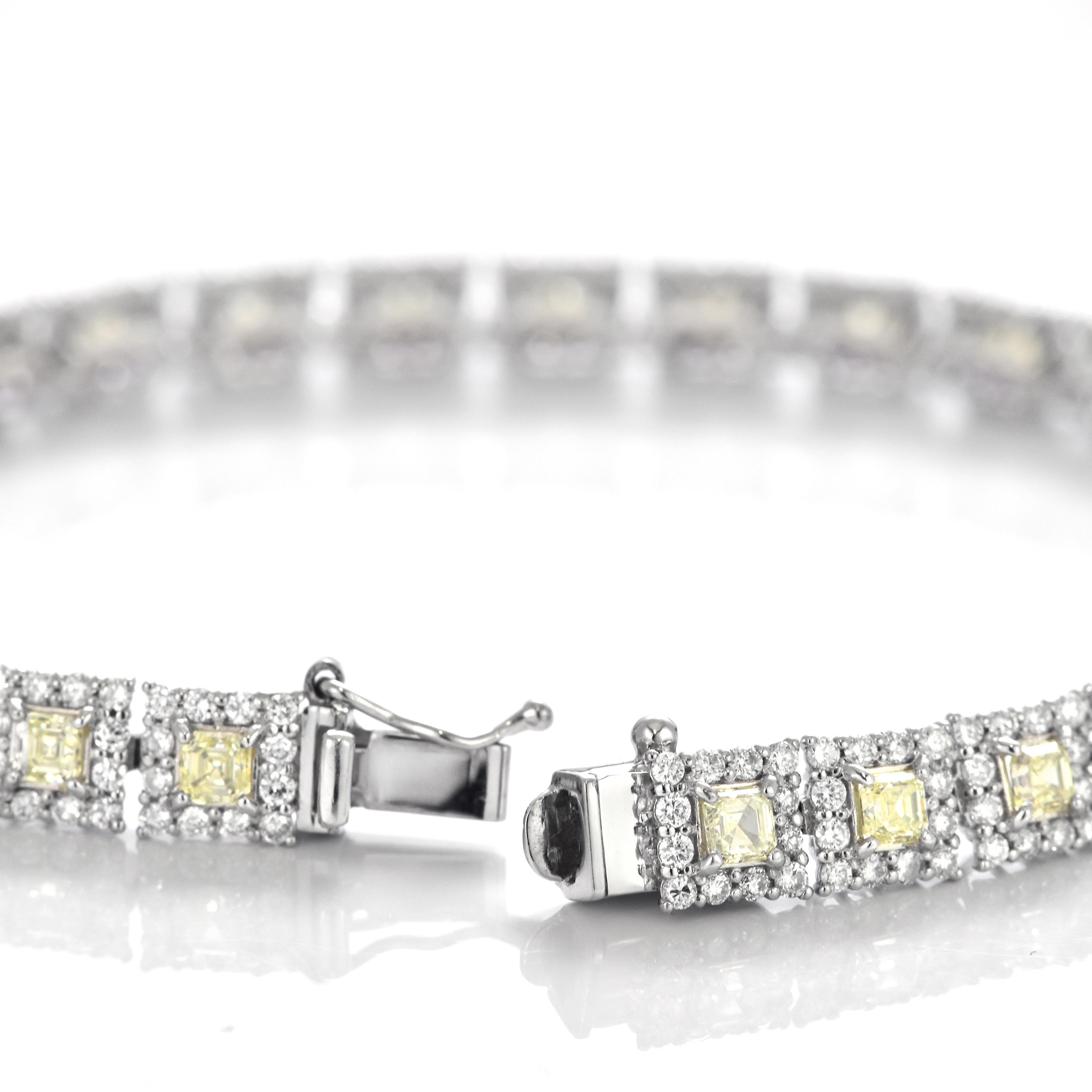 3.50 Carats Natural Light Yellow Diamonds Tennis Bracelet Made in Platinum For Sale 2