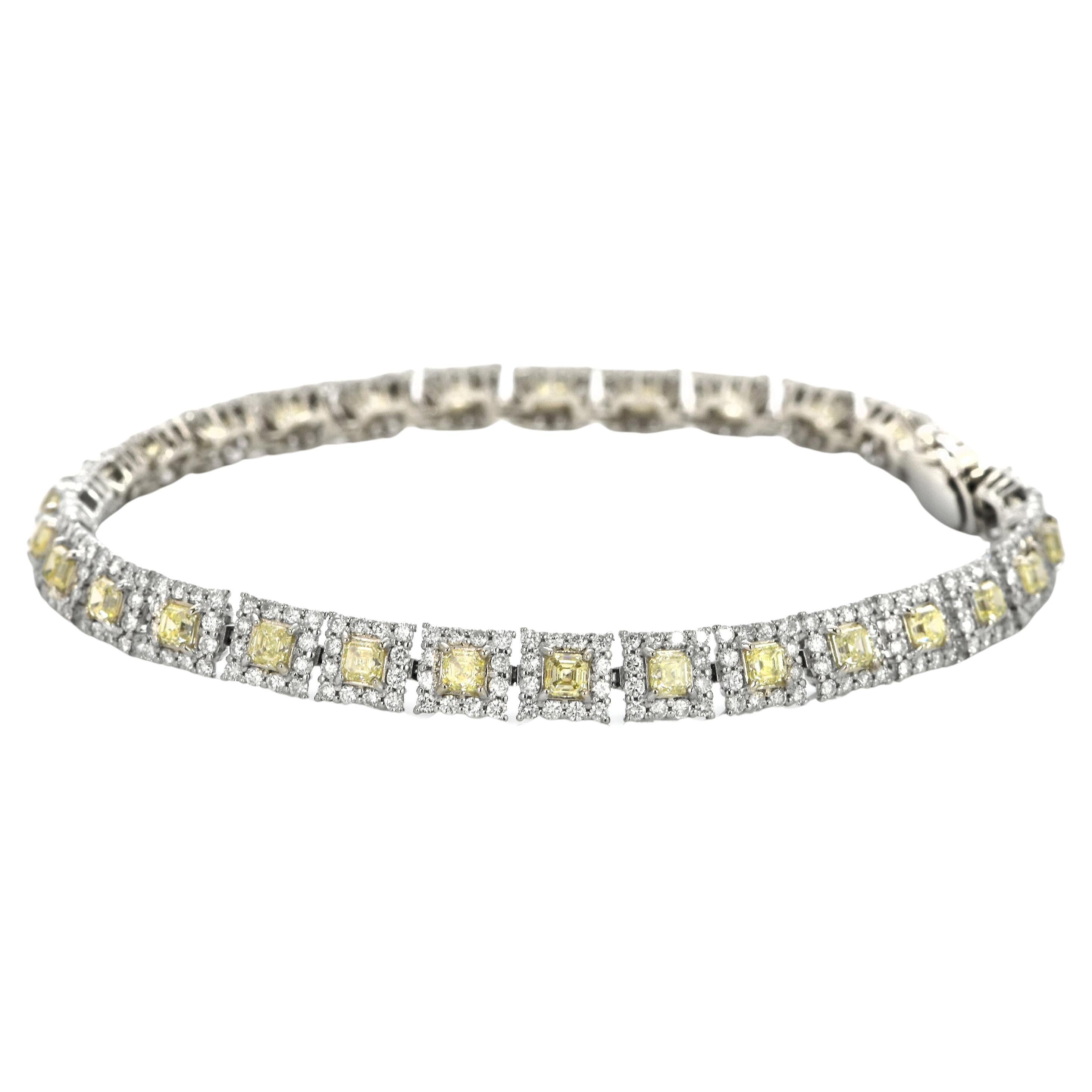 3.50 Carats Natural Light Yellow Diamonds Tennis Bracelet Made in Platinum For Sale