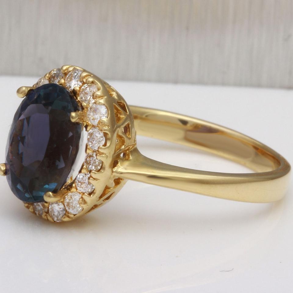 3.50 Carat Natural Tanzanite and Diamond 14 Karat Solid Yellow Gold Ring In New Condition For Sale In Los Angeles, CA