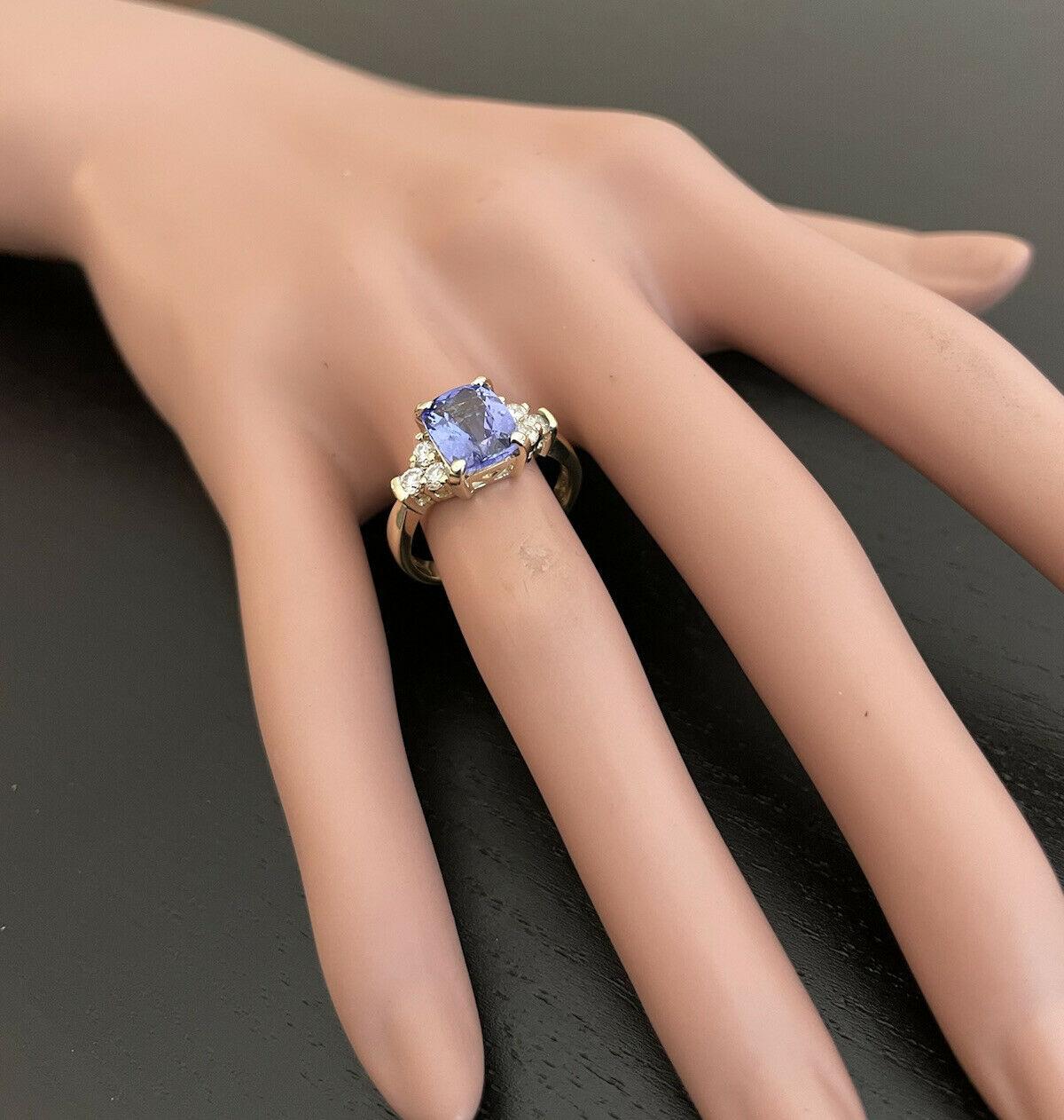 3.50 Carats Natural Tanzanite and Diamond 14K Solid Yellow Gold Ring For Sale 3