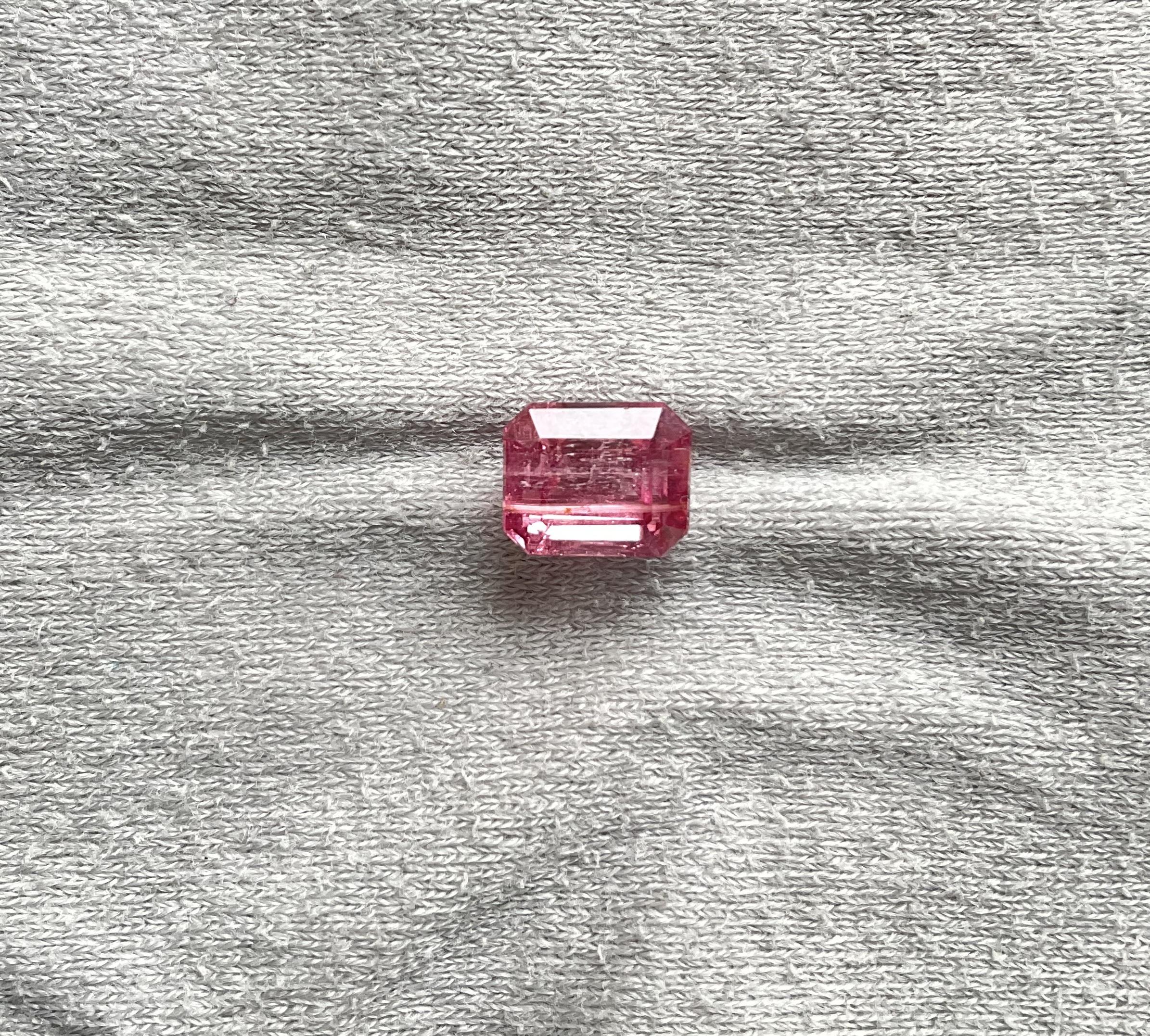 3.50 Carats Pink Tourmaline Octa Faceted Cut stone Top Quality Natural gemstone

Pierre précieuse - Tourmaline
Poids - 3,50 carats
Forme - octogone
Taille -  9X7,5X7 MM
Pièces - 1