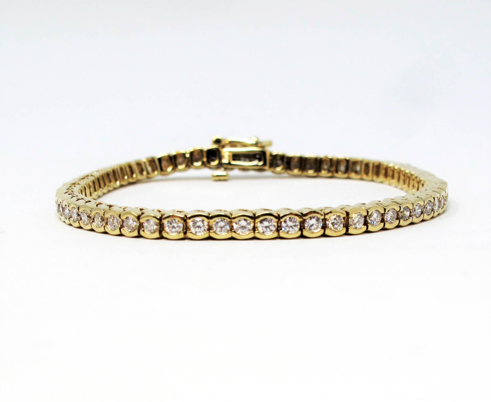 Contemporary 3.50 Carats Total Round Diamond Tennis Line Bracelet in 14 Karat Yellow Gold For Sale