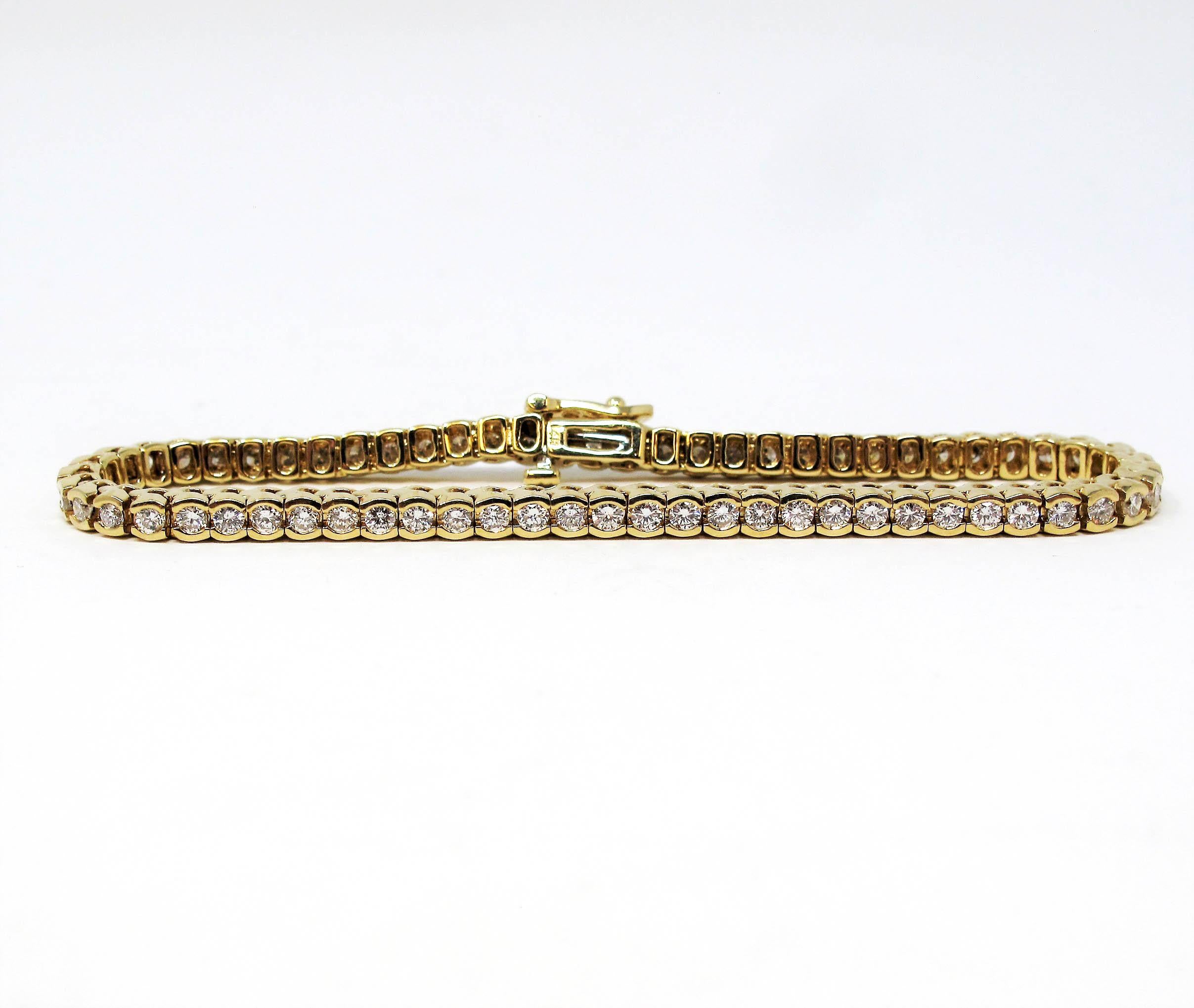 3.50 Carats Total Round Diamond Tennis Line Bracelet in 14 Karat Yellow Gold In Good Condition For Sale In Scottsdale, AZ