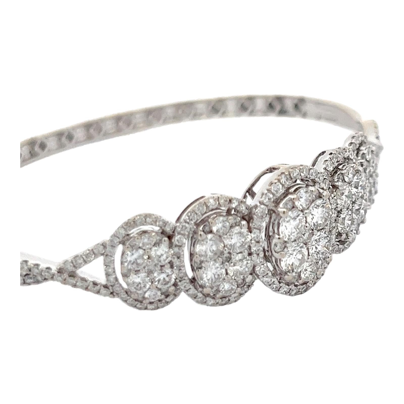 3.50 CTW Diamond Cluster Oval Hinged Bangle Bracelet 14K White Gold Modern For Sale 1