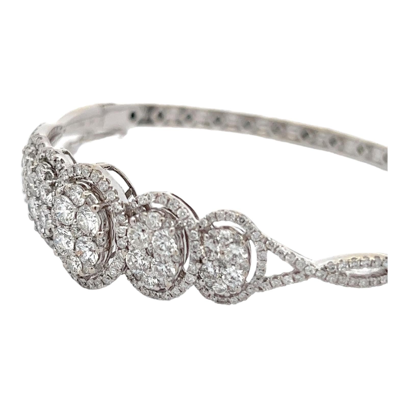 3.50 CTW Diamond Cluster Oval Hinged Bangle Bracelet 14K White Gold Modern For Sale 3