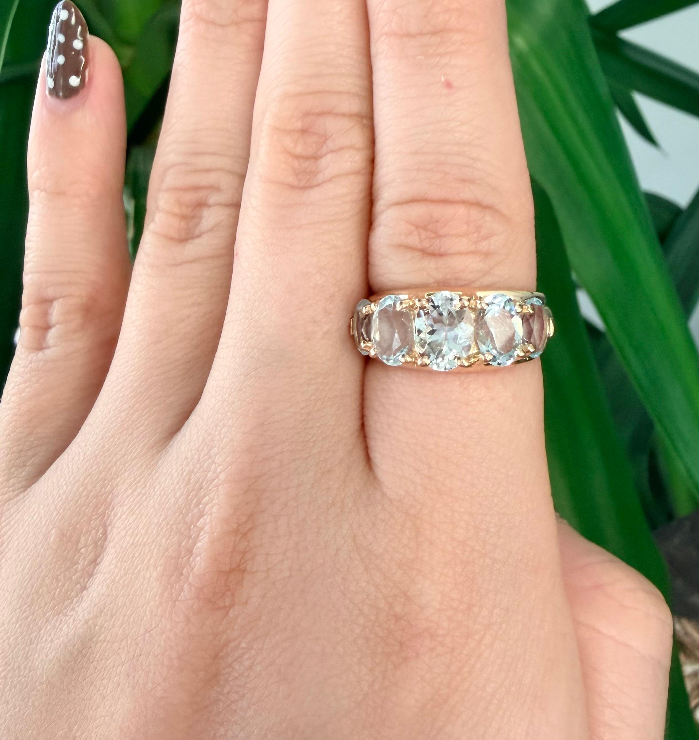 3.50 CTW Oval Aquamarine Ring in 14K Yellow Gold im Zustand „Gut“ im Angebot in Houston, TX