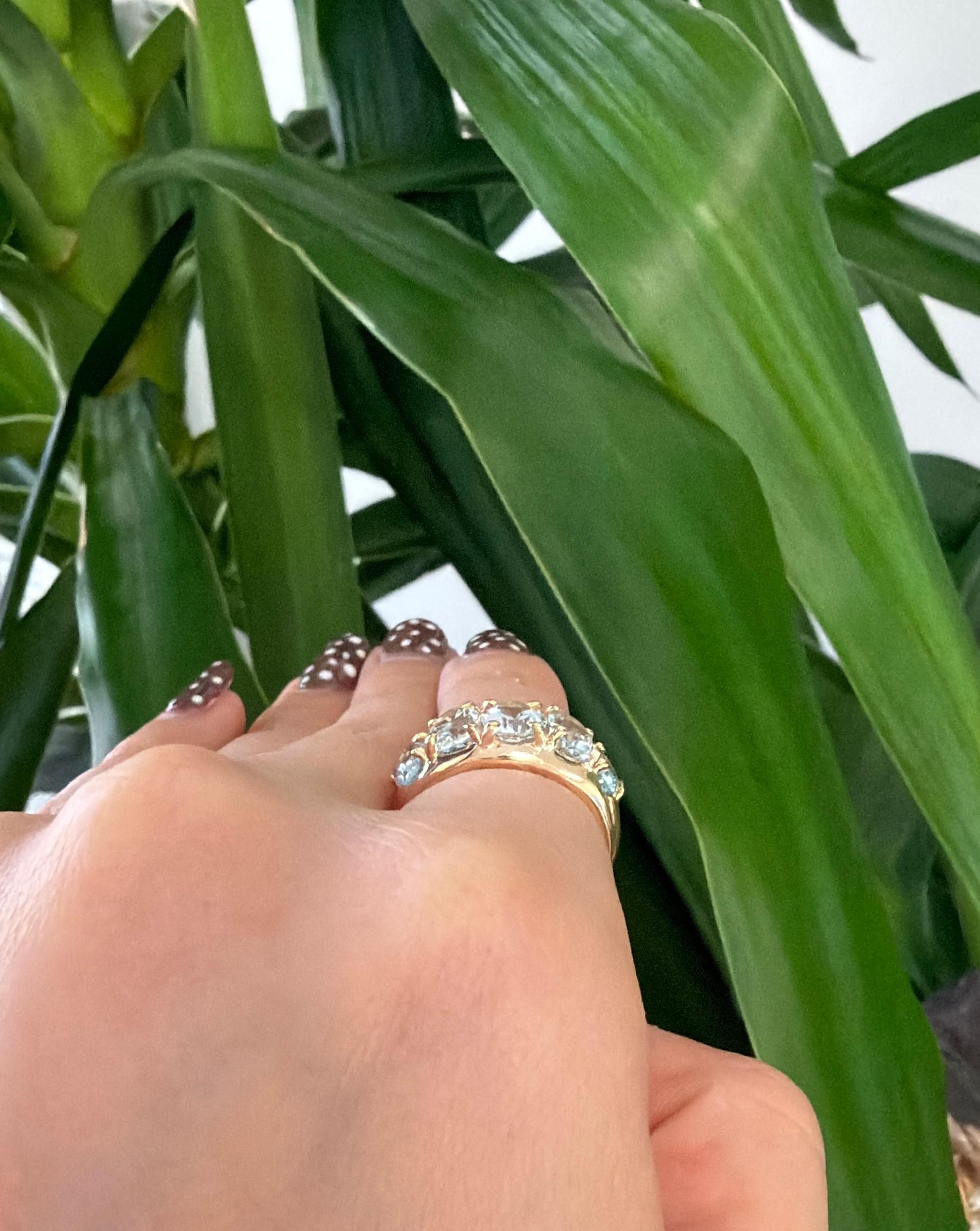 3.50 CTW Oval Aquamarine Ring in 14K Yellow Gold Damen im Angebot