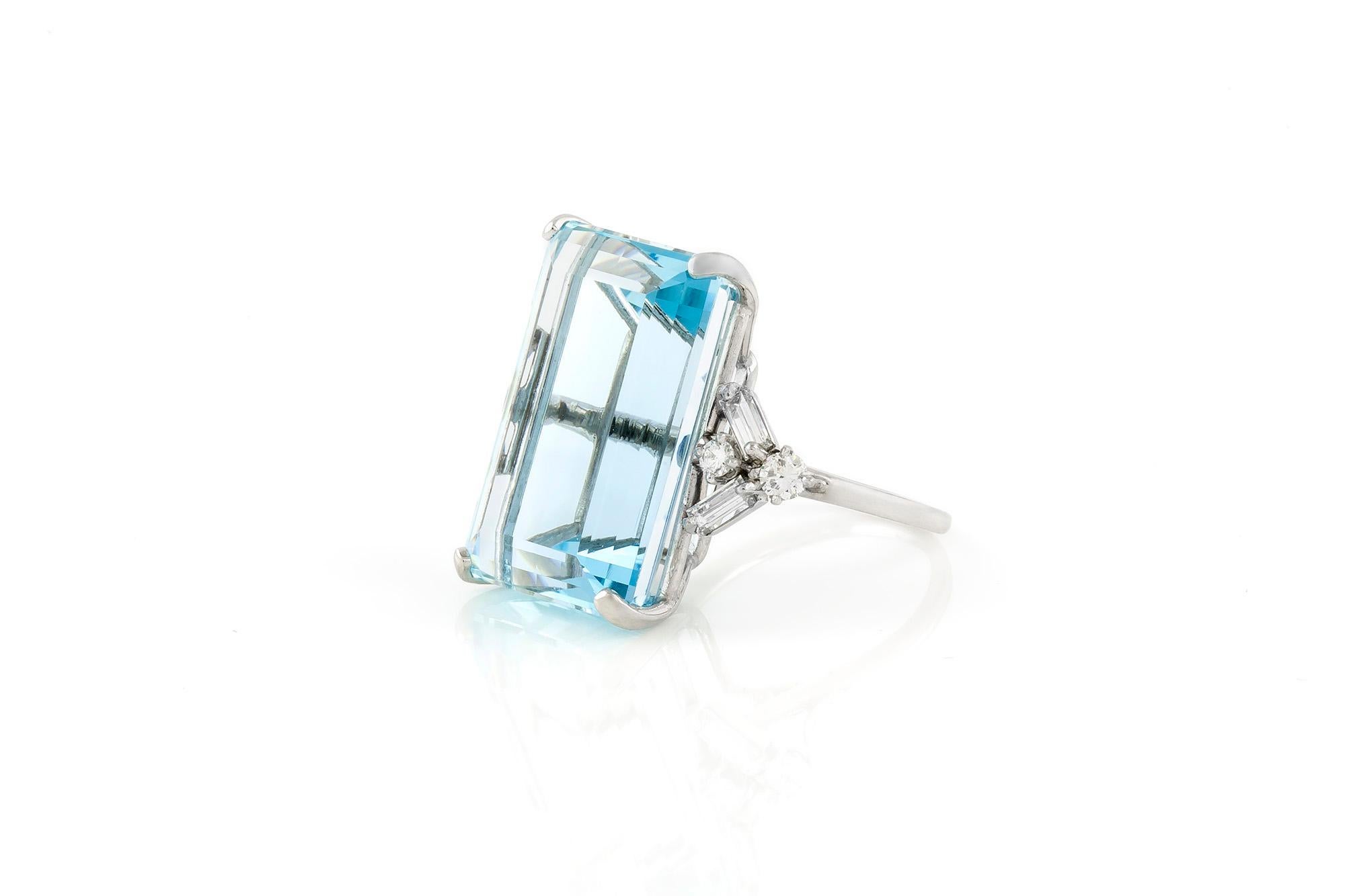 35.00 Carat Art Deco Aquamarine Ring In Good Condition In New York, NY