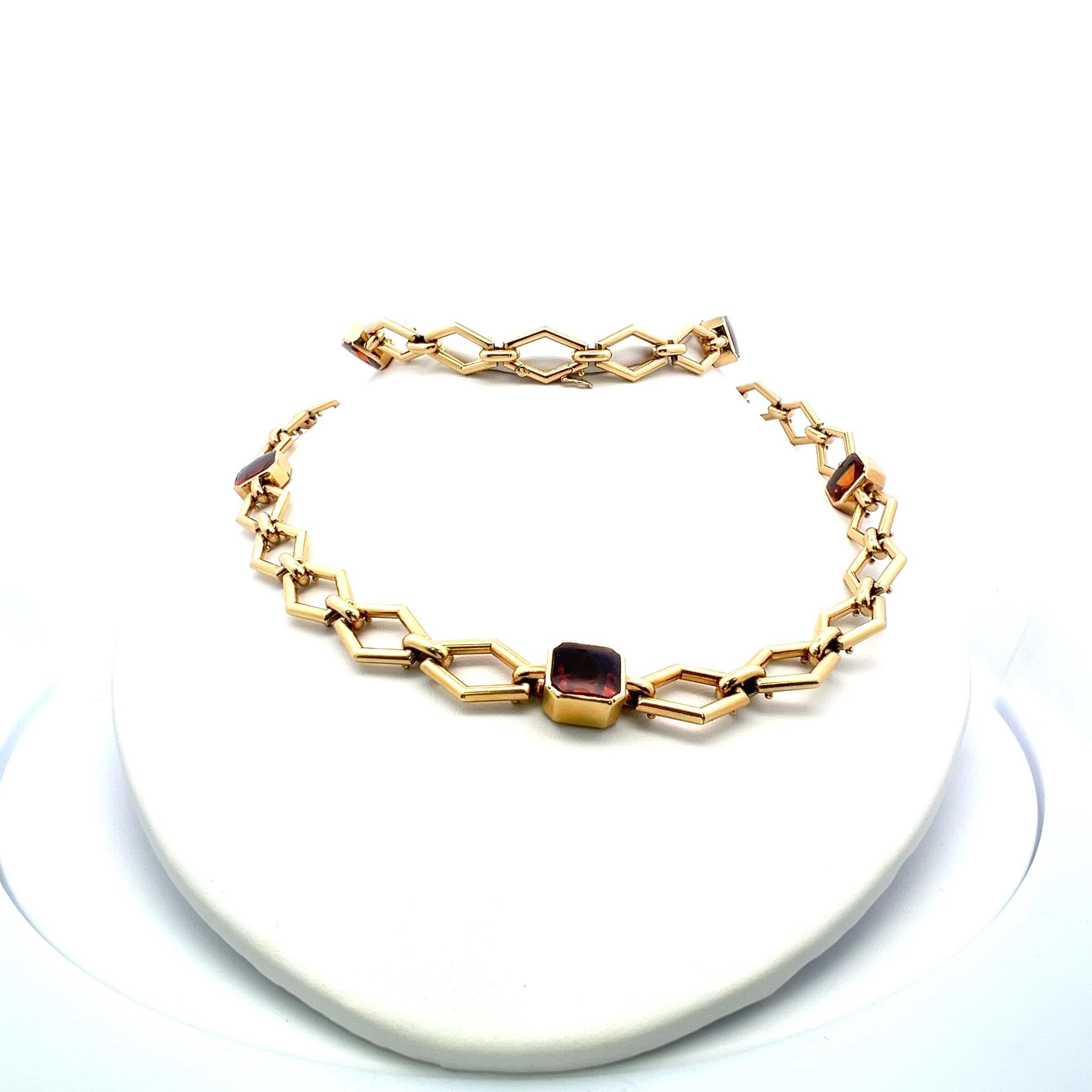 Titre :
Bracelet chaîne en or jaune 14 carats avec citrine taille Asscher de 35,00 carats


Le style :
Chaîne


Métal :
Or jaune 14 carats


Pierre précieuse 1 :
35 Carat CIT


Nombre de pierres :
7


Forme :
Taille Asscher


Dimension