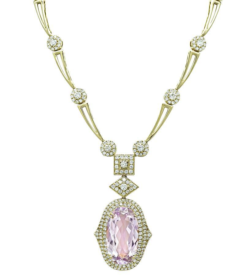 Taglio ovale 35,00ct Kunzite 5,00ct Collana in oro con diamanti in vendita