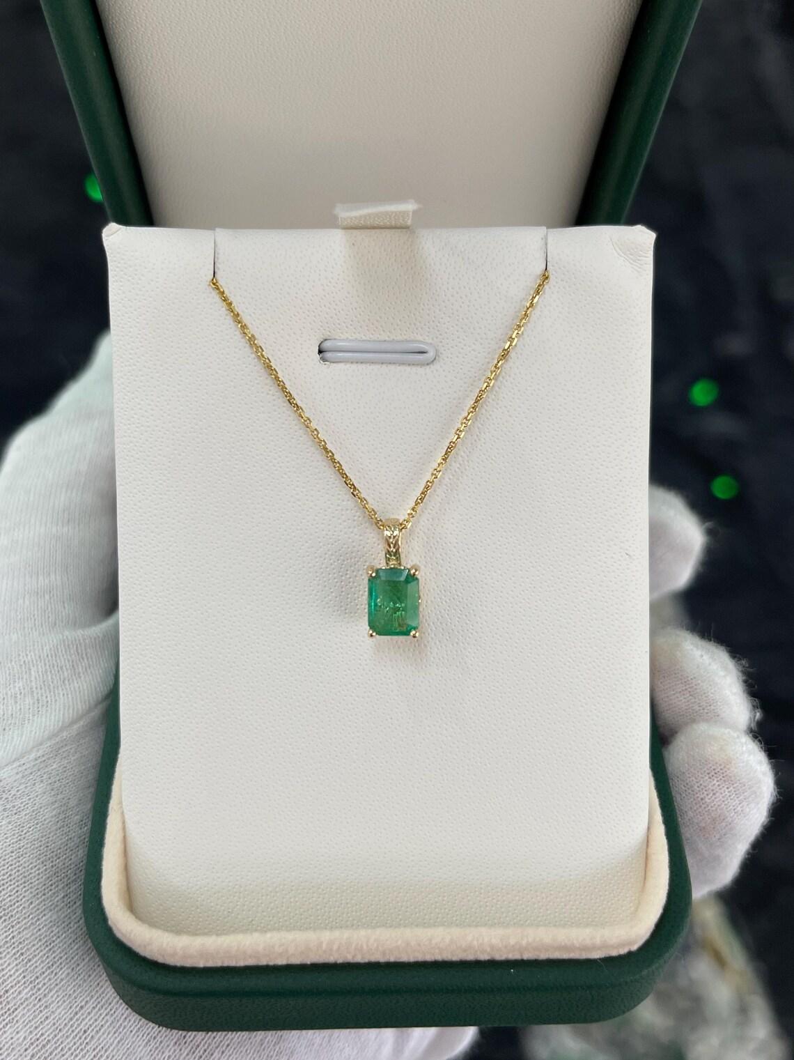 Modern 3.50ct 14K Gold Dark Green Emerald Cut Pendant Necklace For Sale