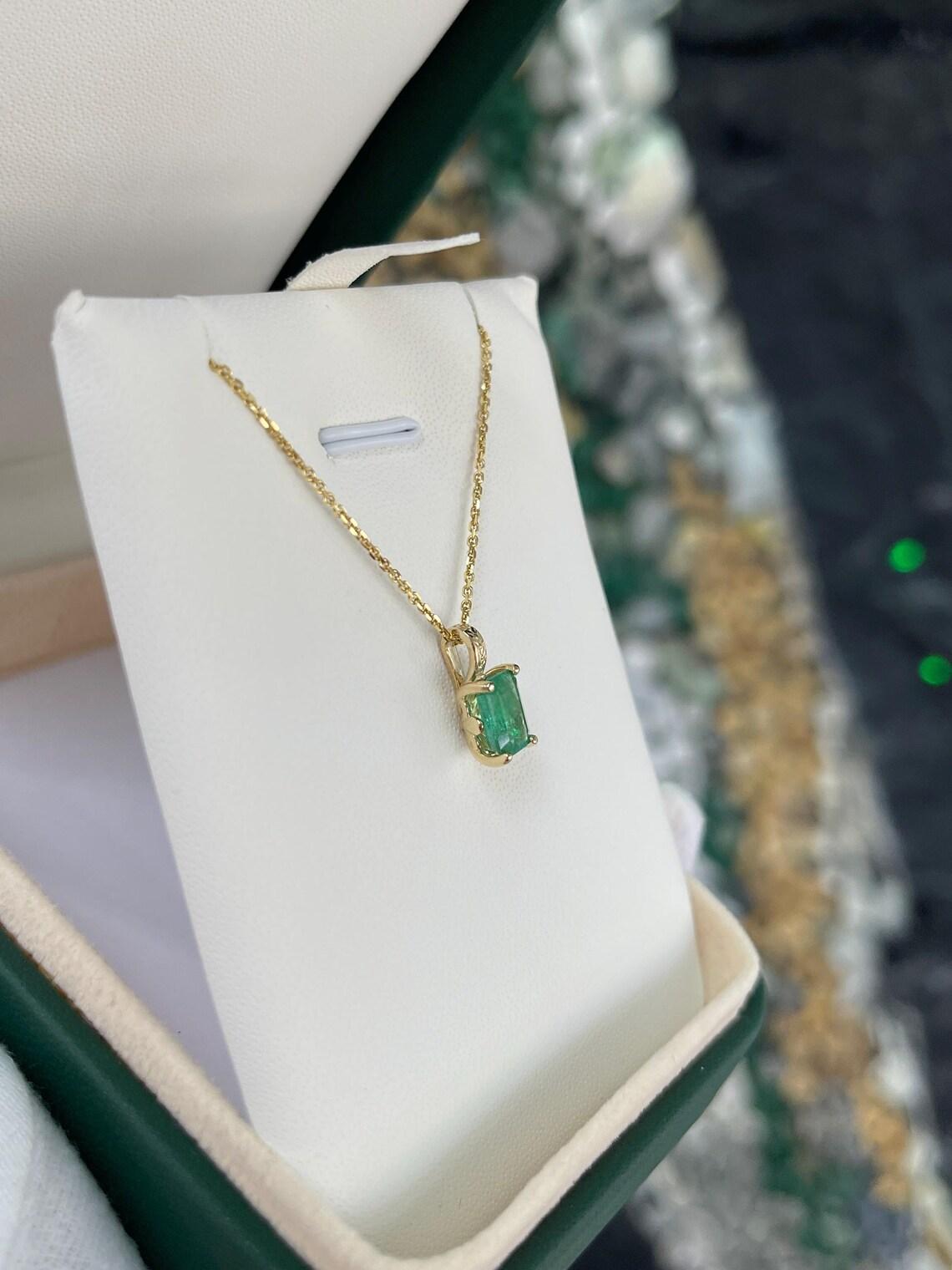 3.50ct 14K Gold Dark Green Emerald Cut Pendant Necklace In New Condition For Sale In Jupiter, FL