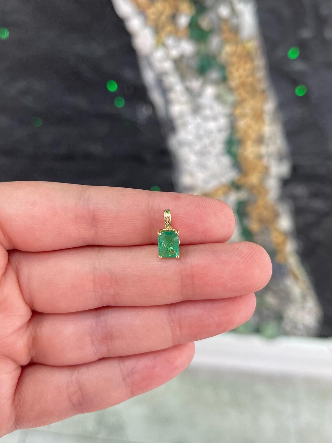 3.50ct 14K Gold Dark Green Emerald Cut Pendant Necklace For Sale 1