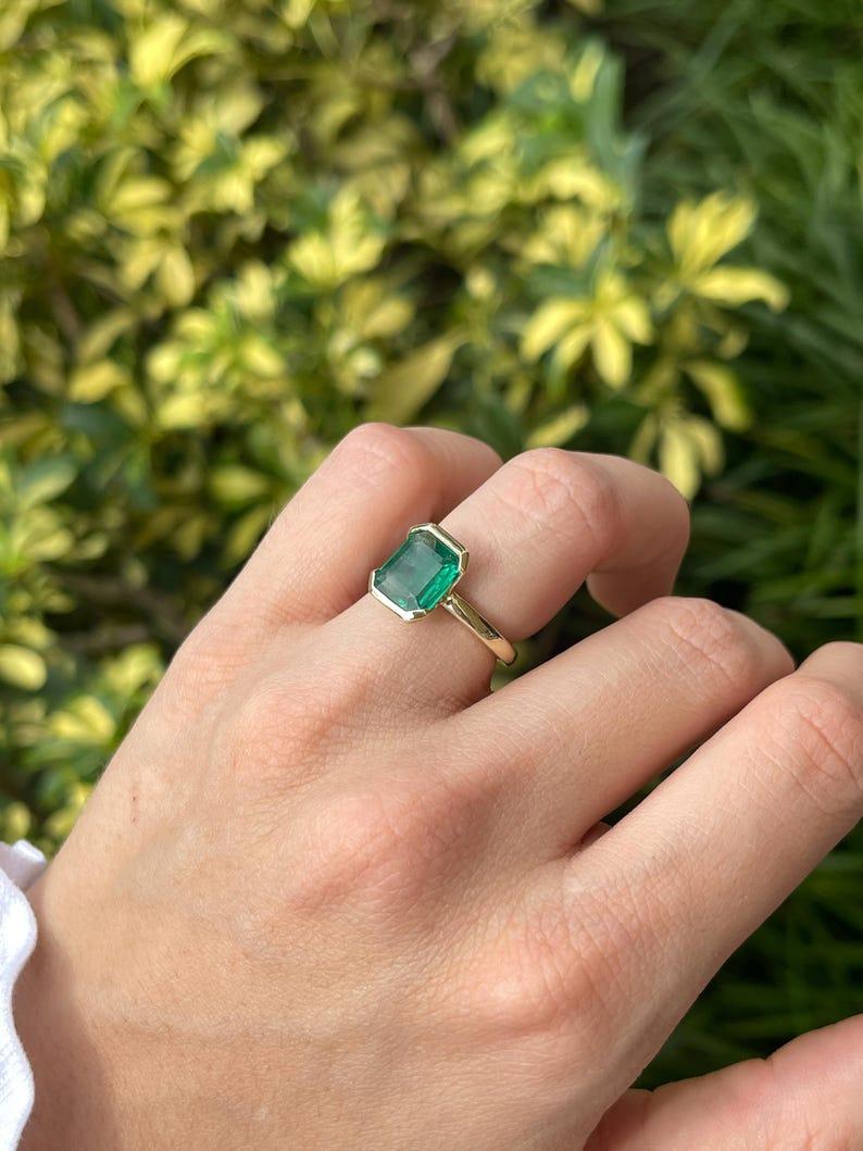Women's 3.50ct 14K Vivid Green Emerald Solitaire Ring - Emerald Cut Half Bezel 585 Gold
