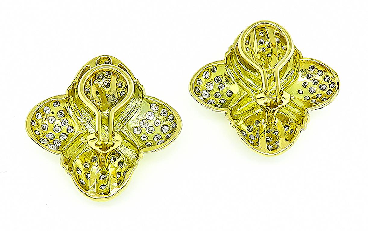 3.50 Carat Diamond Gold Earrings In Good Condition For Sale In New York, NY