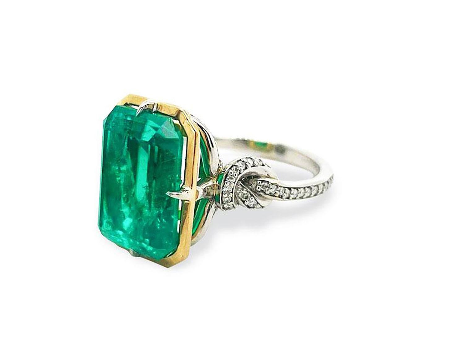 3ct Emerald in Forget Me Knot Ring Platinum and 22ct Yellow Gold For Sale 1