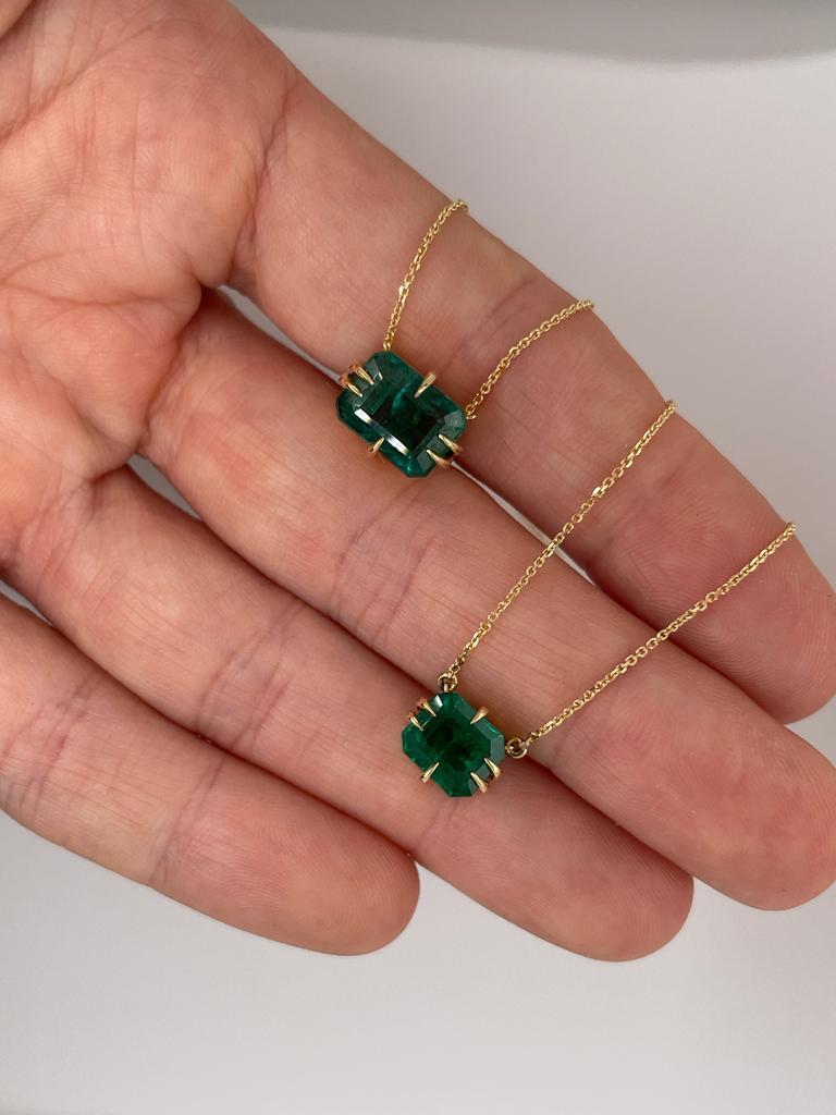 3.50ct Emerald necklace made in 18k yellow gold with chain In New Condition For Sale In Brisbane, AU