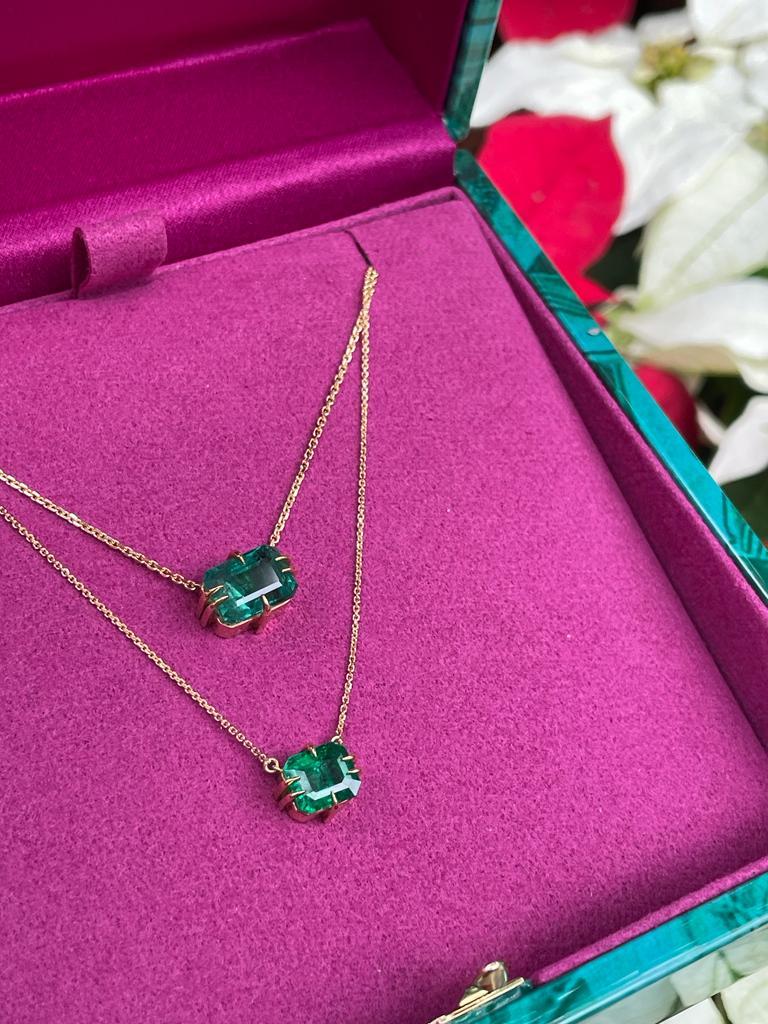 3.50ct Emerald necklace made in 18k yellow gold with chain For Sale 1