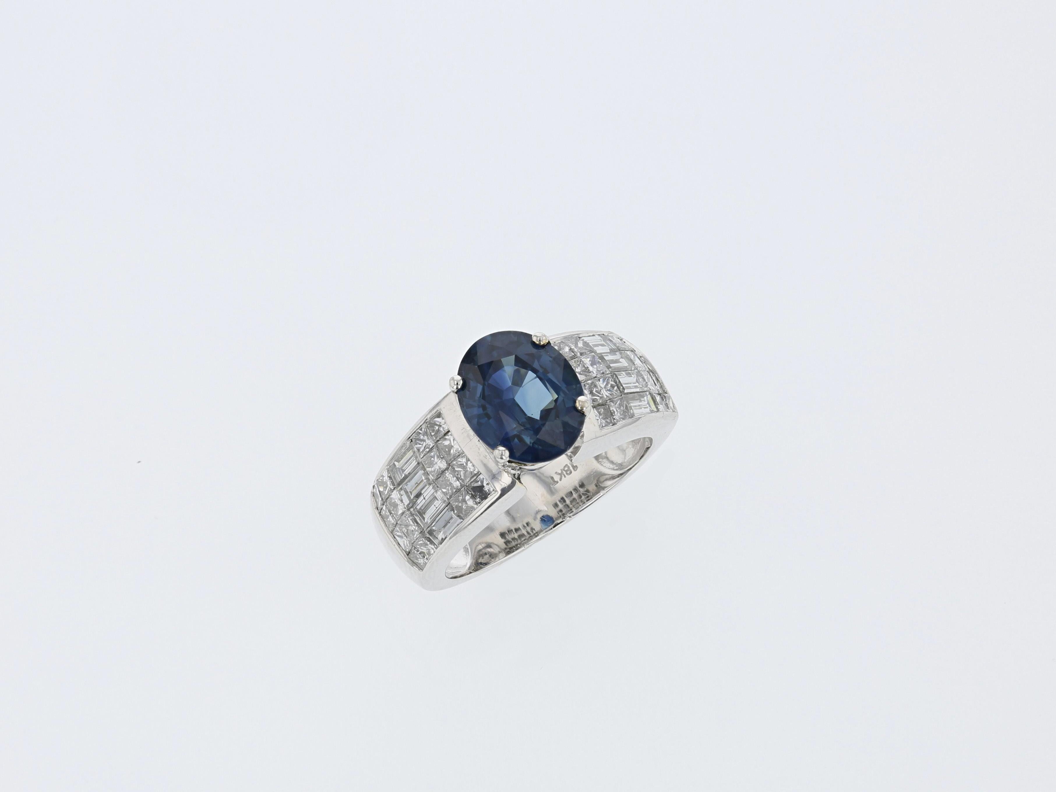 Oval Cut 3.50ct Natural Blue Sapphire 18K White Gold Ring For Sale