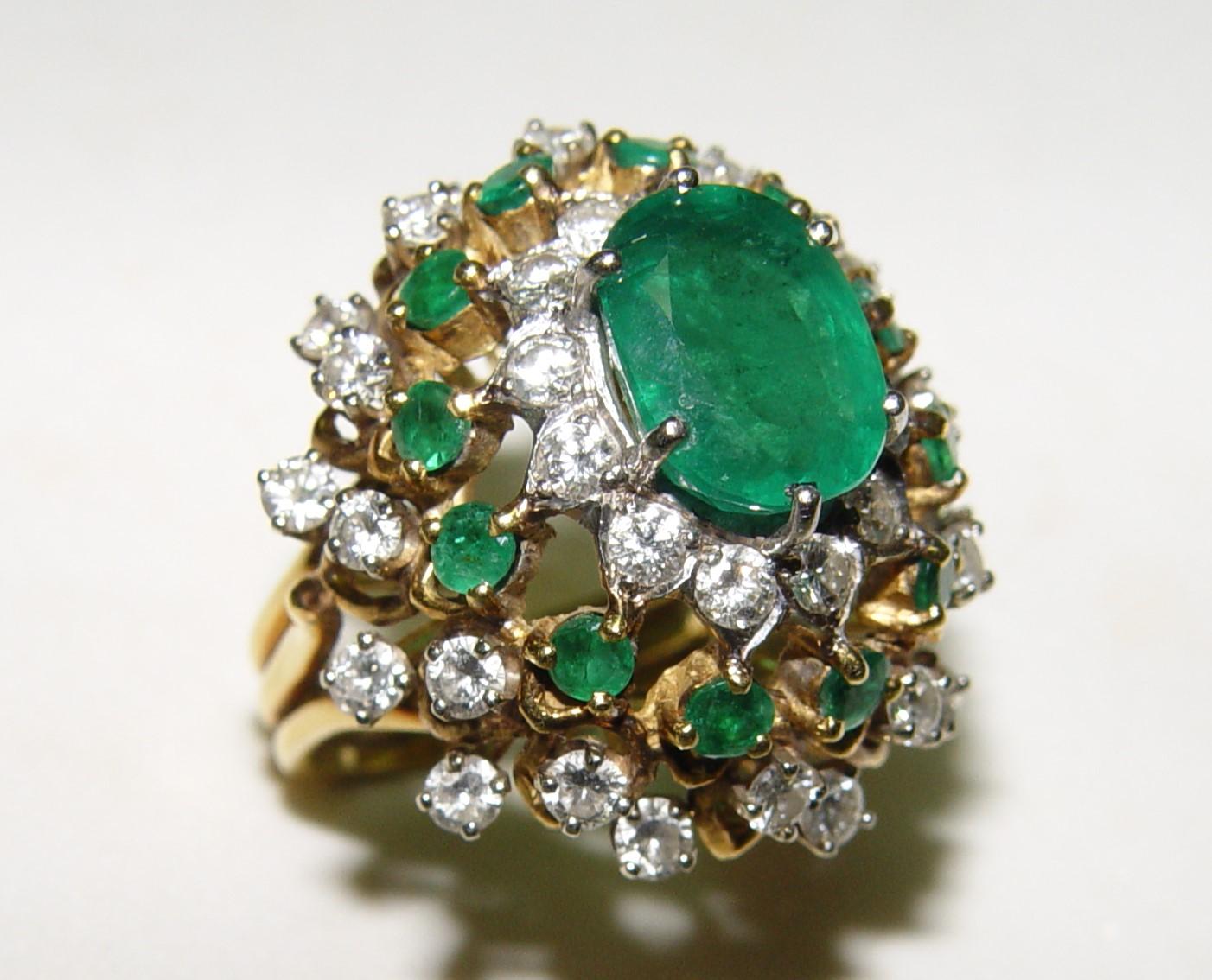 3.50CT Natural Emerald and Diamond cocktail ring 18K s-6 For Sale 4