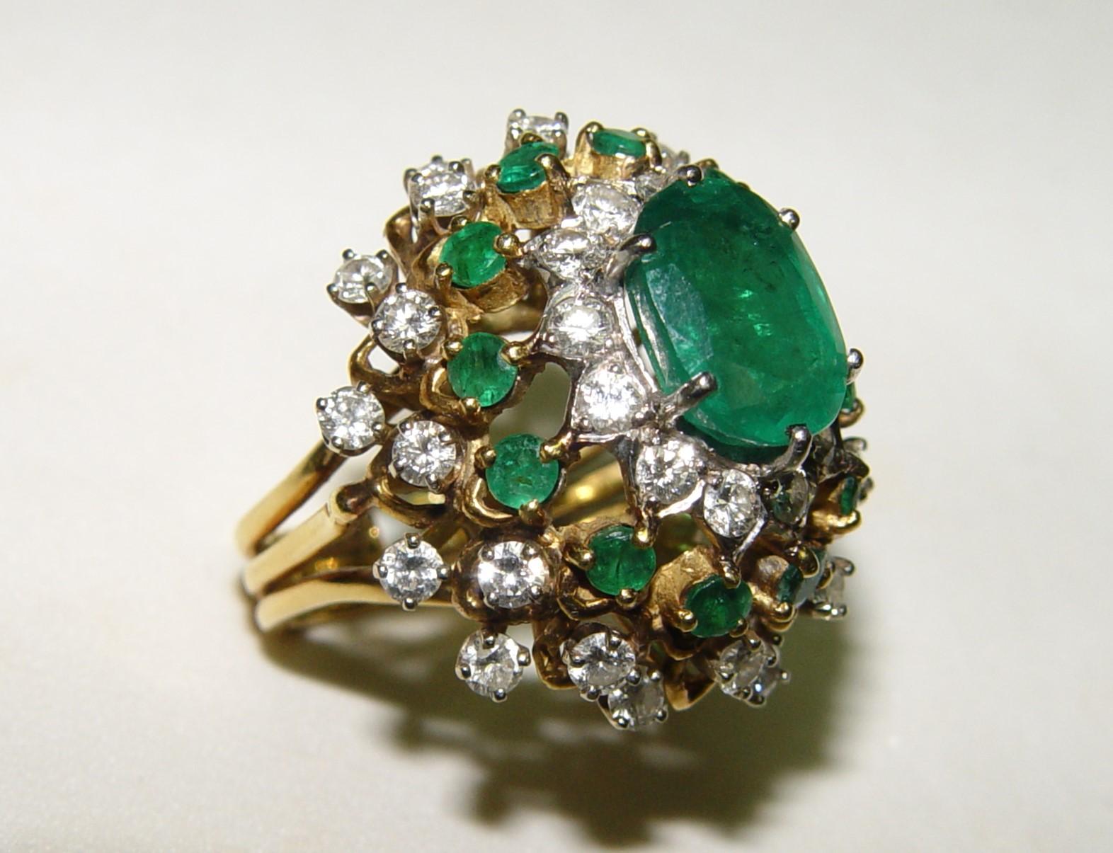 3.50CT Natural Emerald and Diamond cocktail ring 18K s-6 For Sale 5