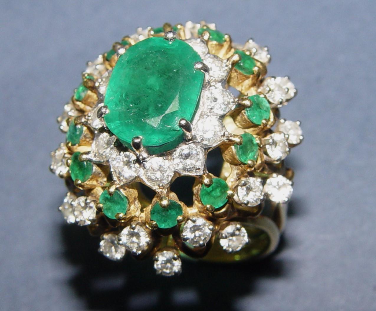 Retro 3.50CT Natural Emerald and Diamond cocktail ring 18K s-6 For Sale