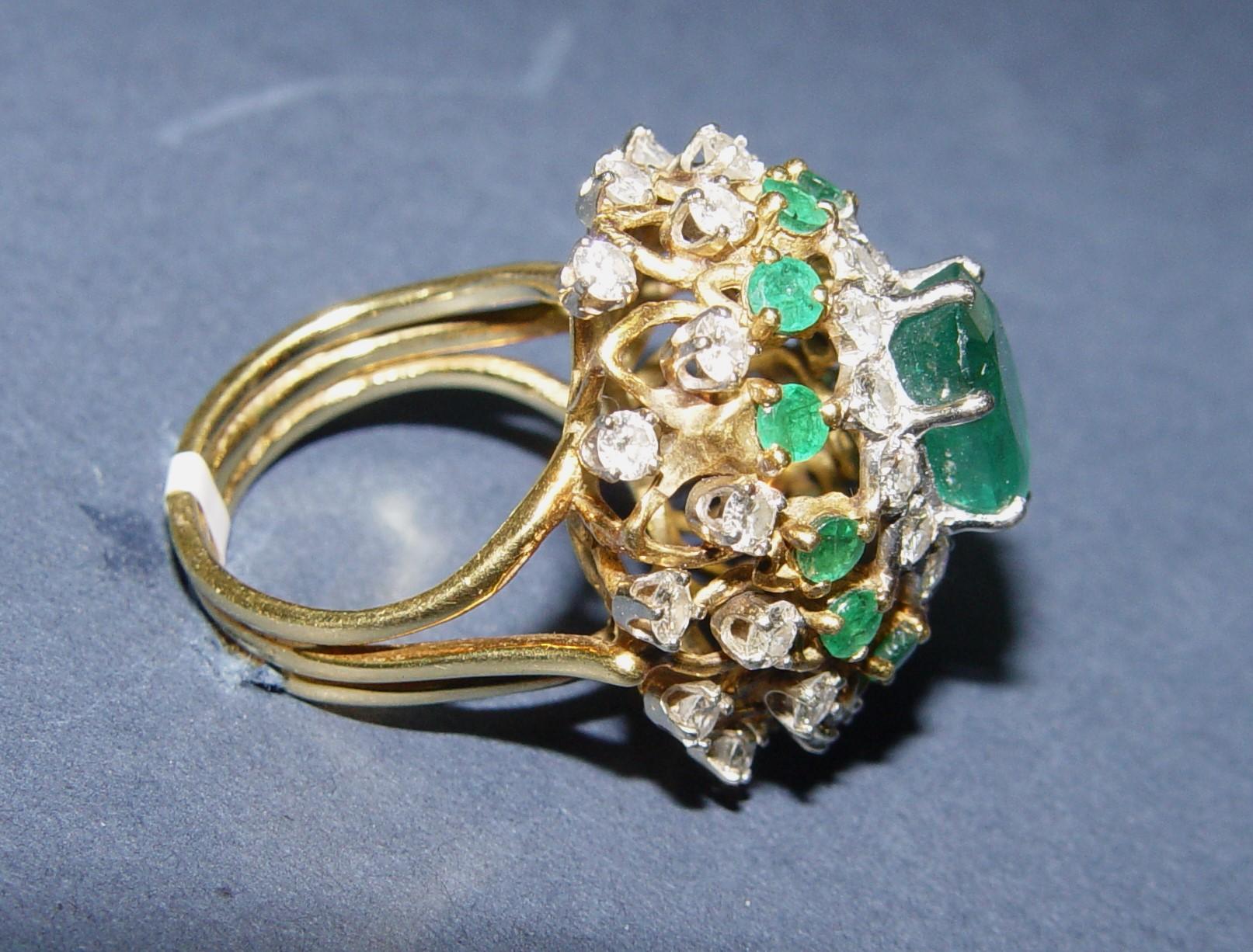 Women's 3.50CT Natural Emerald and Diamond cocktail ring 18K s-6 For Sale