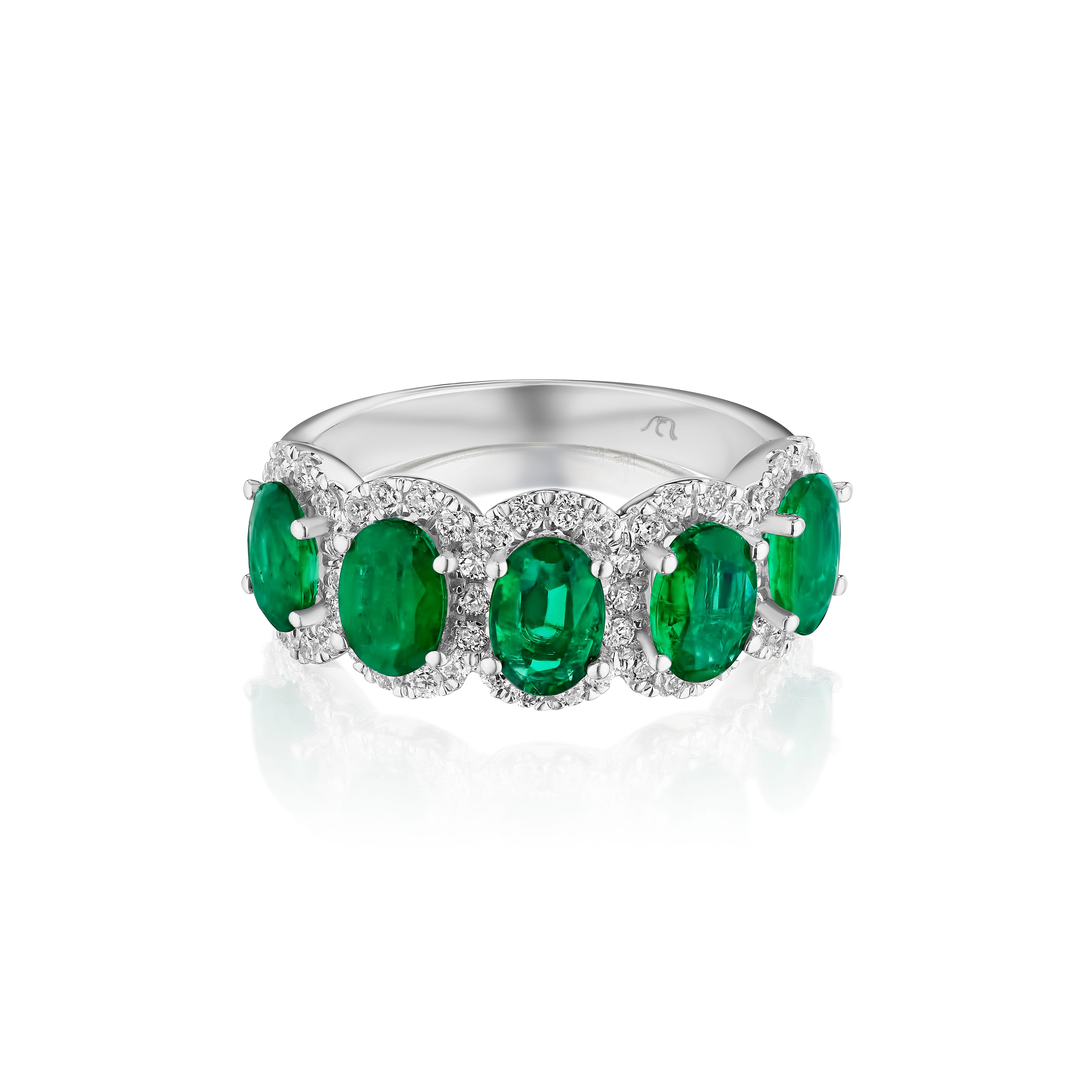 Contemporary 3.50ct Oval Emerald & Round Diamond Band in 14KT Gold For Sale