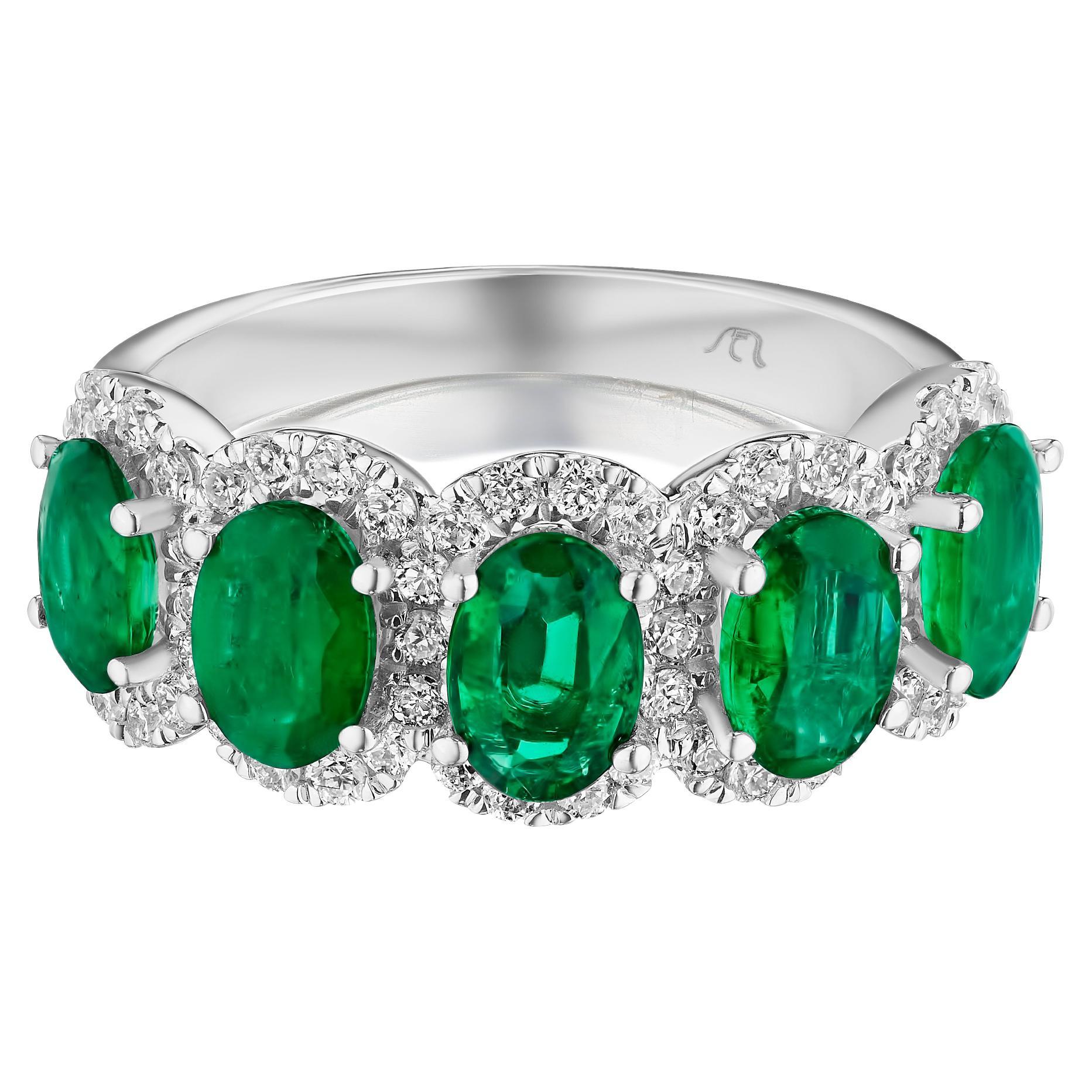3.50ct Oval Emerald & Round Diamond Band in 14KT Gold For Sale